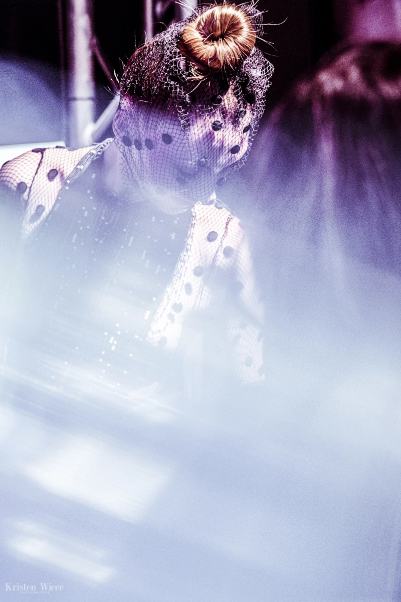 Momento en el backstage del desfile 