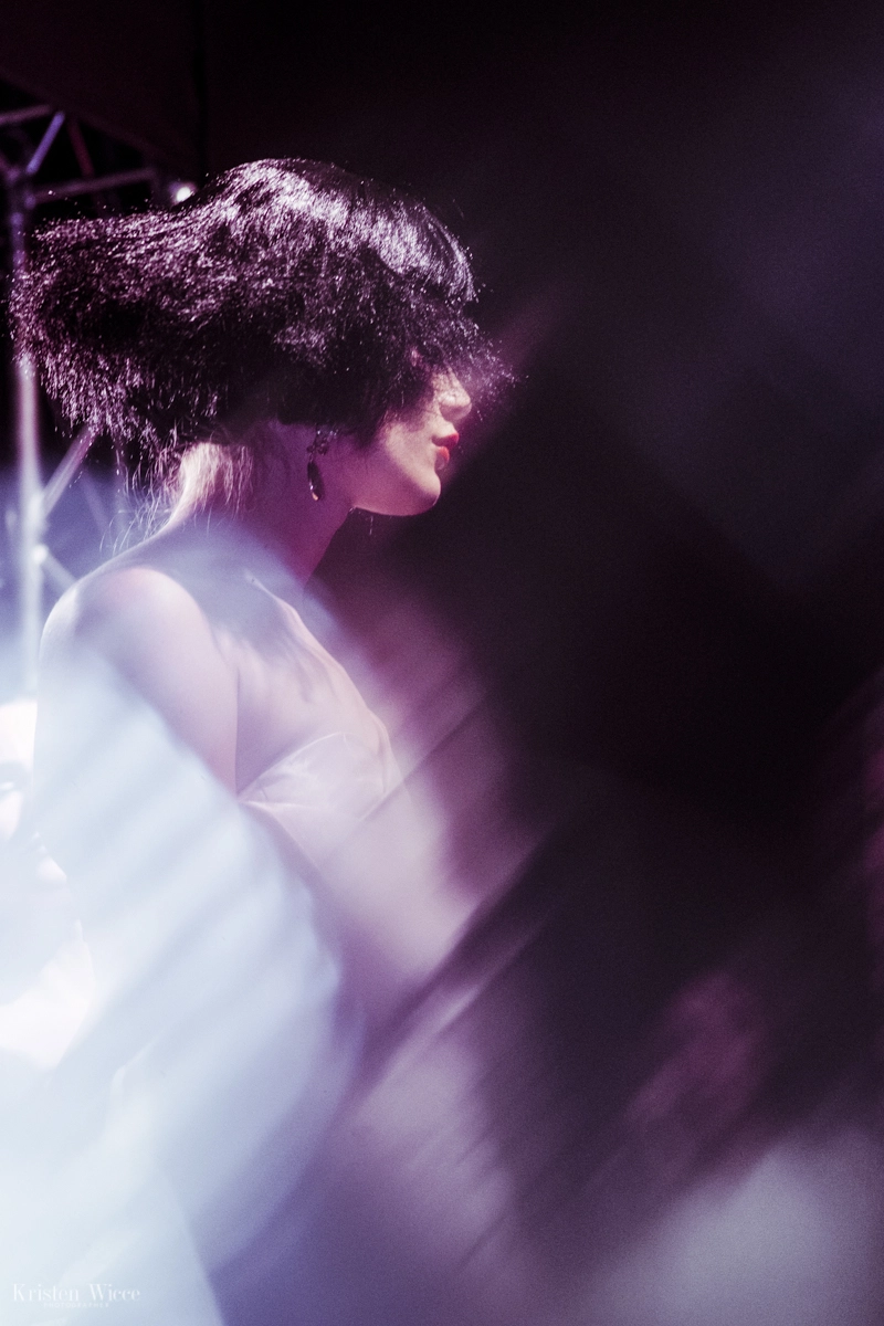 Momento en el backstage del desfile 