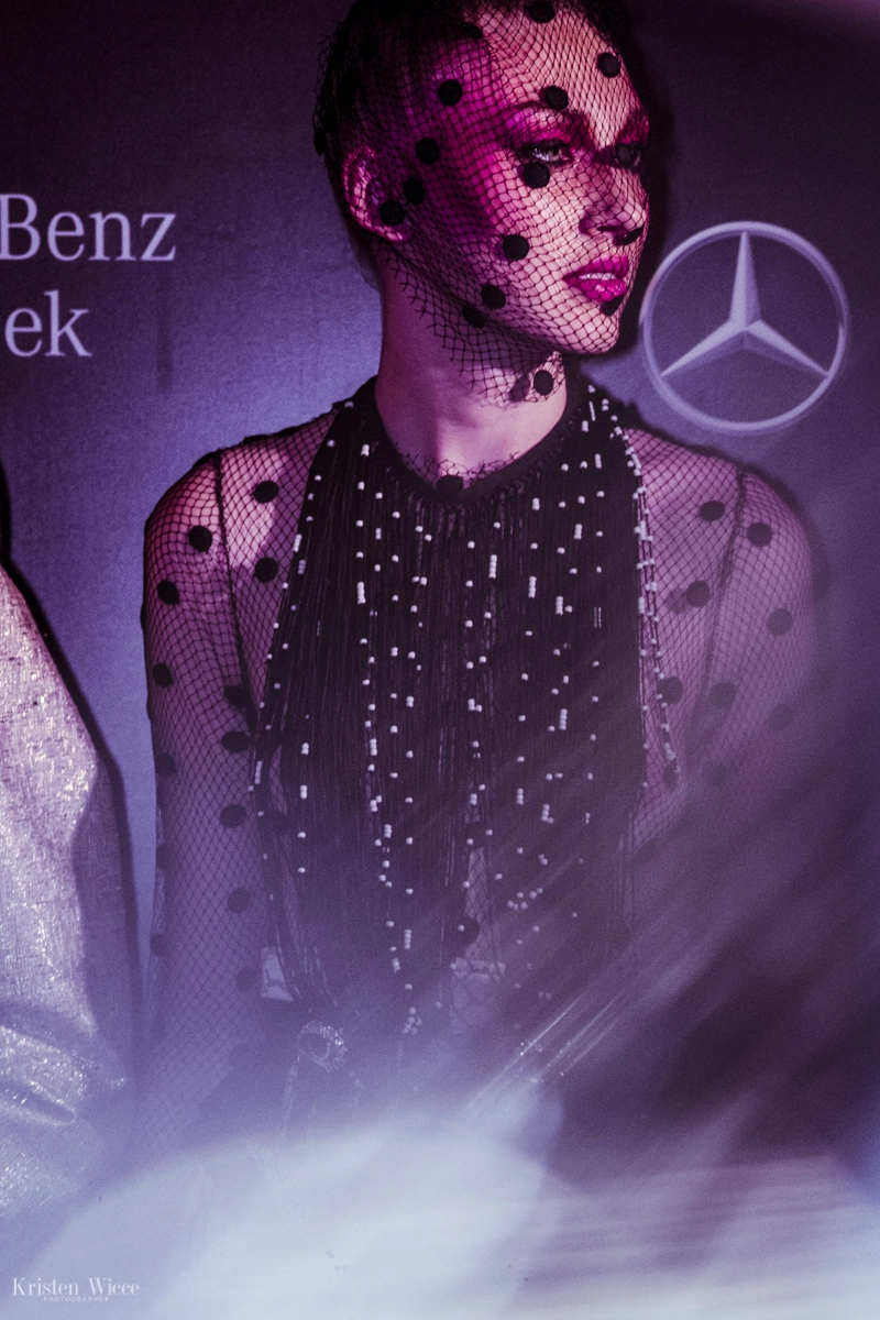 Momento en el backstage del desfile 