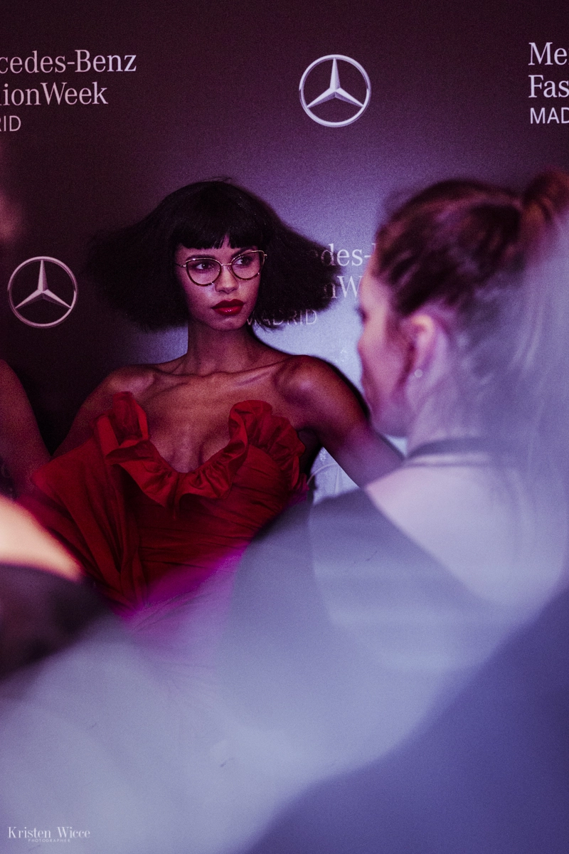 Momento en el backstage del desfile 