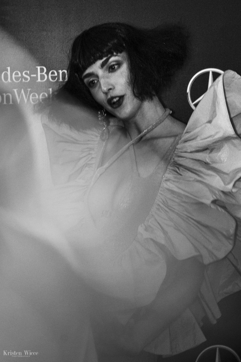 Momento en el backstage del desfile 