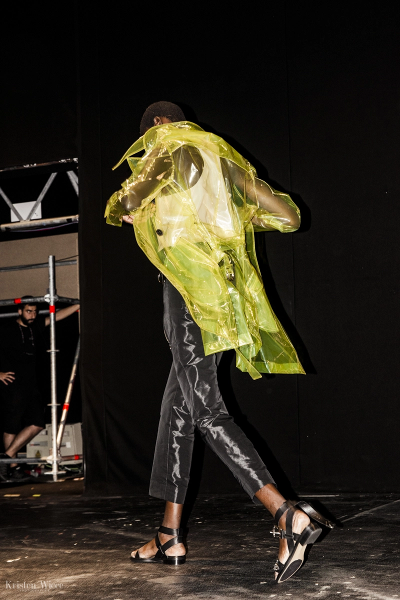 Momento en el backstage del desfile 