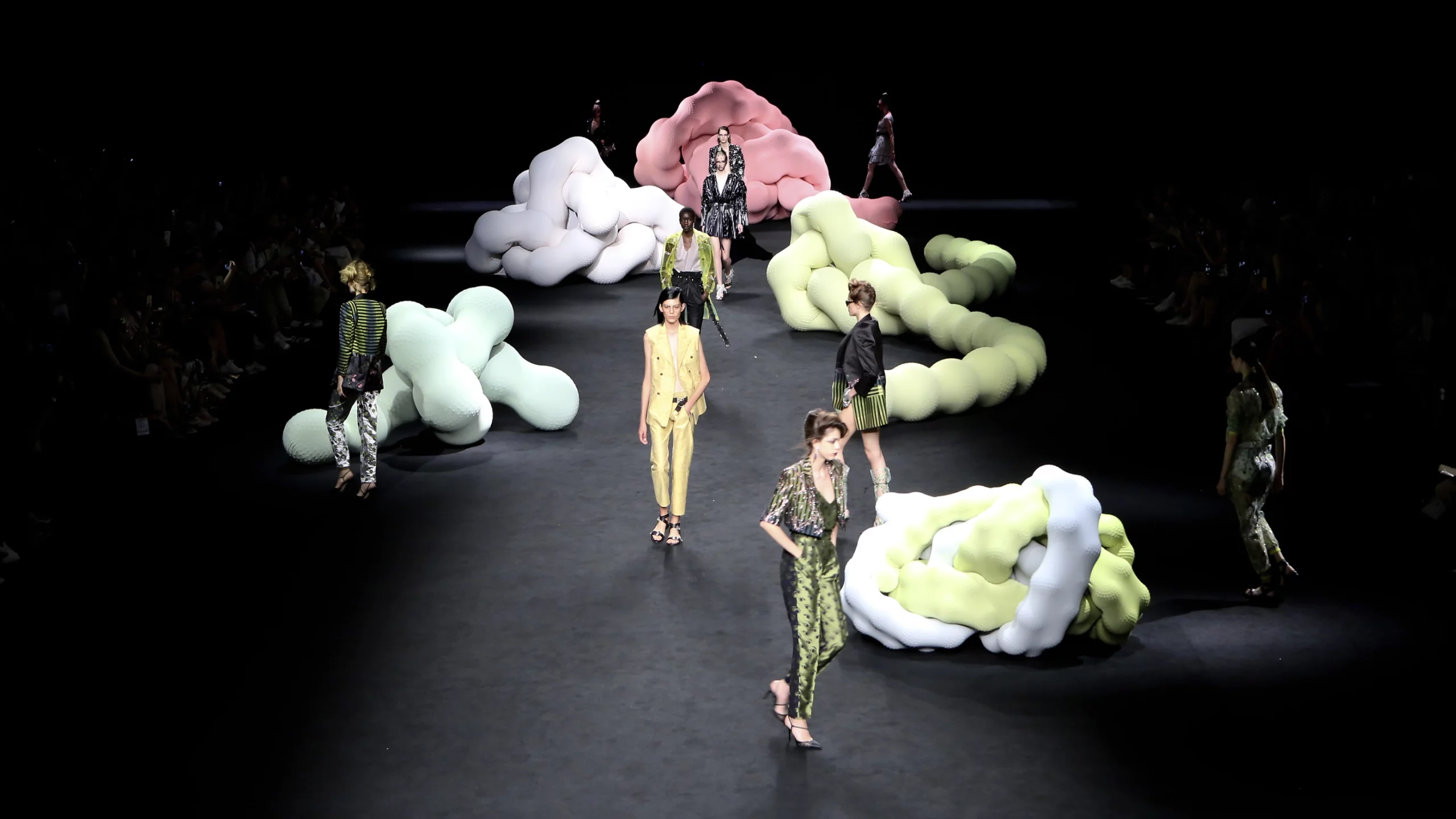 Momento del desfile “A short story of weird girls”, colección primavera verano 2020 de la diseñadora de moda Ana Locking en la Mercedes Benz Fashion Week de Madrid