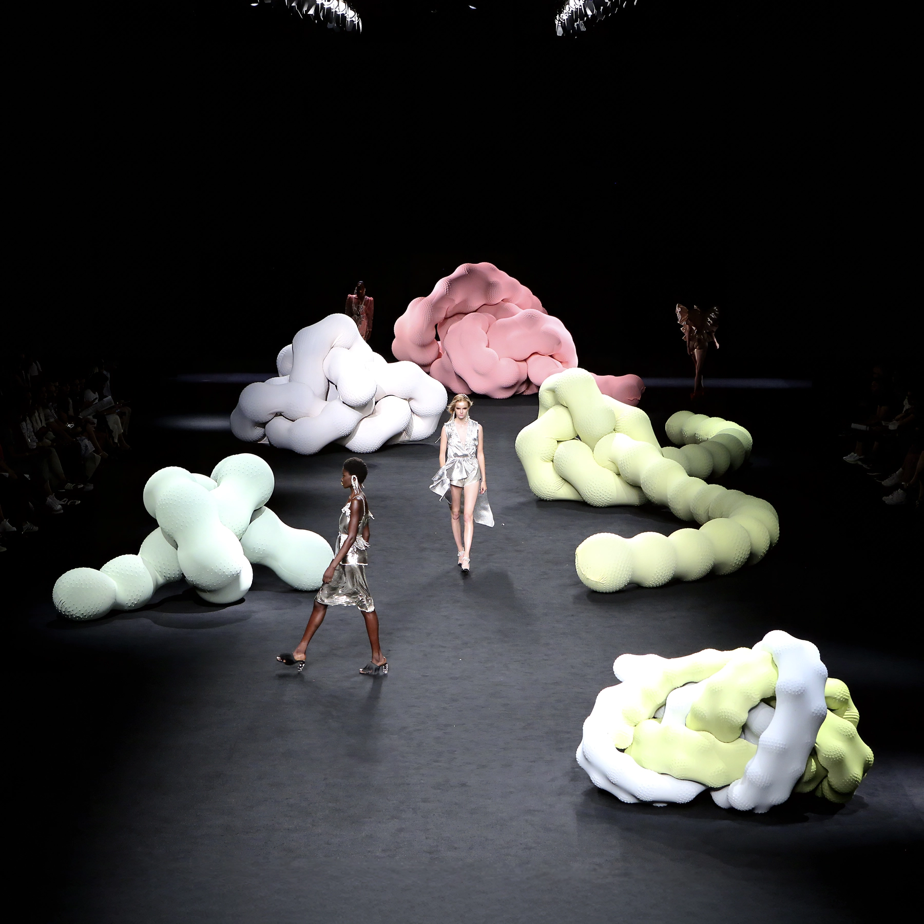 Momento del desfile “A short story of weird girls”, colección primavera verano 2020 de la diseñadora de moda Ana Locking en la Mercedes Benz Fashion Week de Madrid