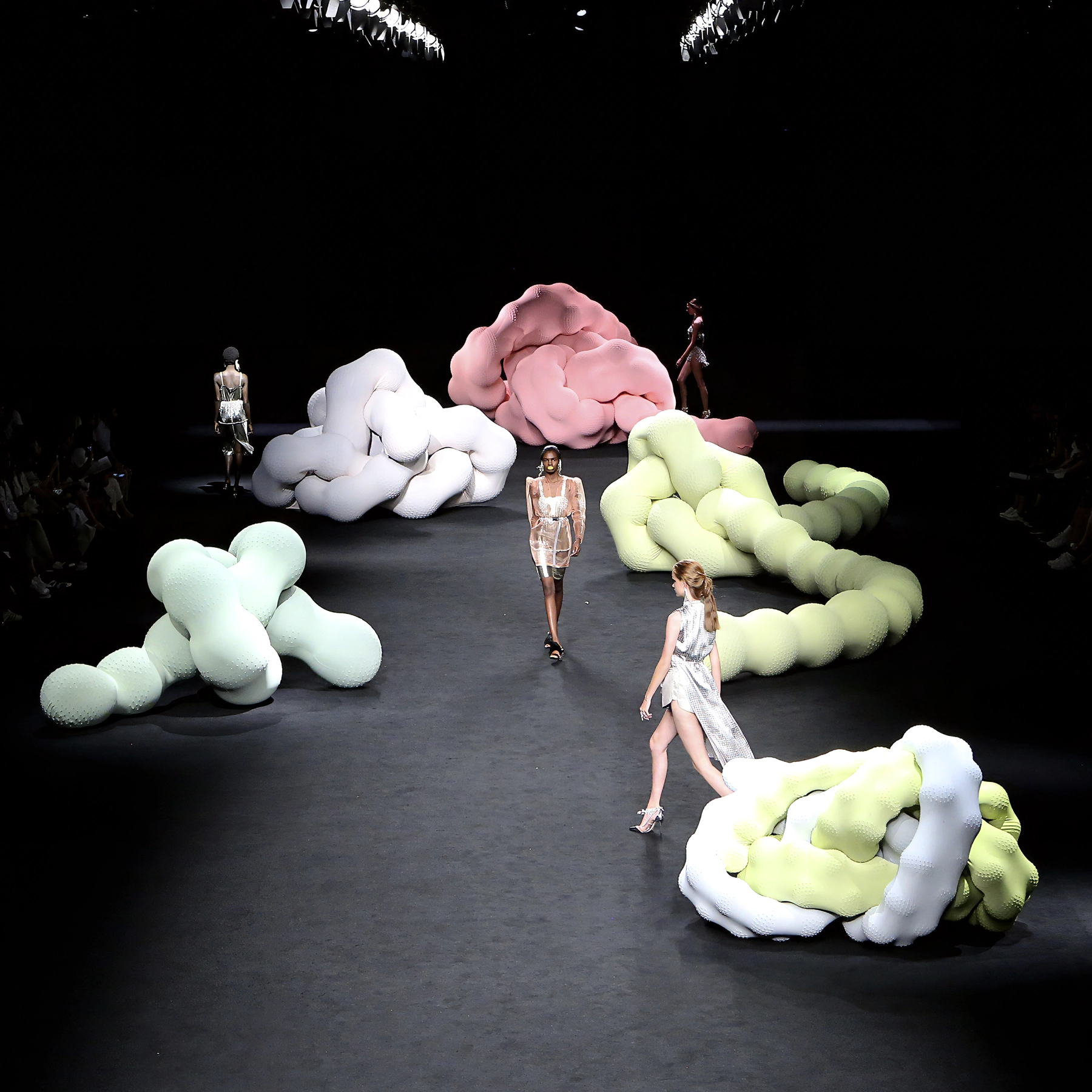 Momento del desfile “A short story of weird girls”, colección primavera verano 2020 de la diseñadora de moda Ana Locking en la Mercedes Benz Fashion Week de Madrid