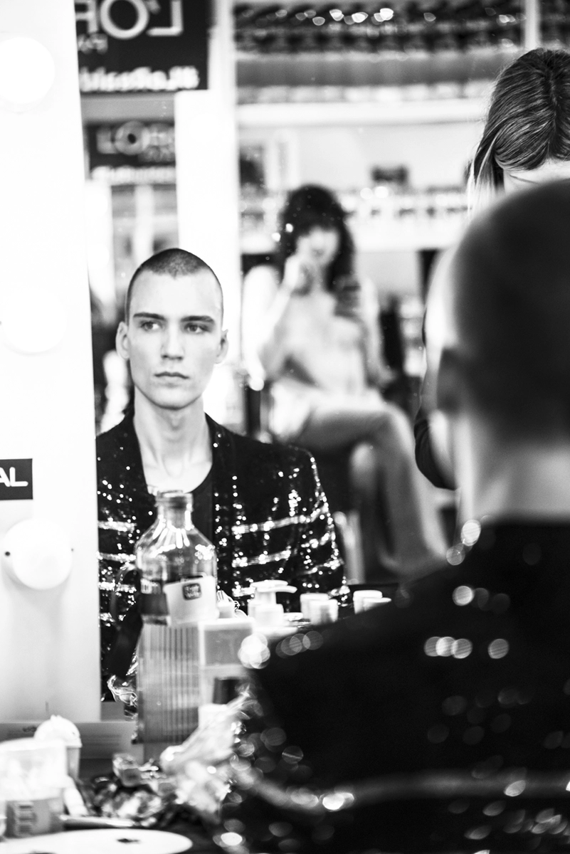 Momento en el backstage del desfile 