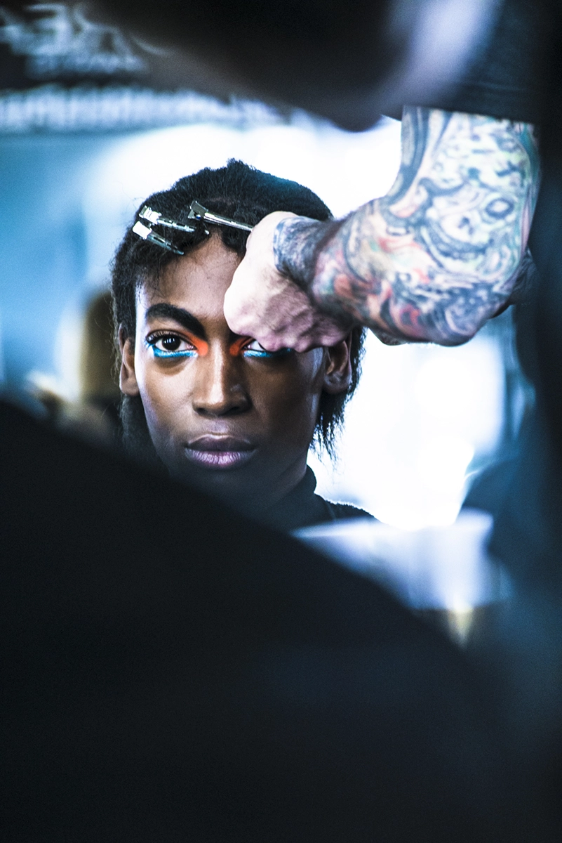 Momento en el backstage del desfile 