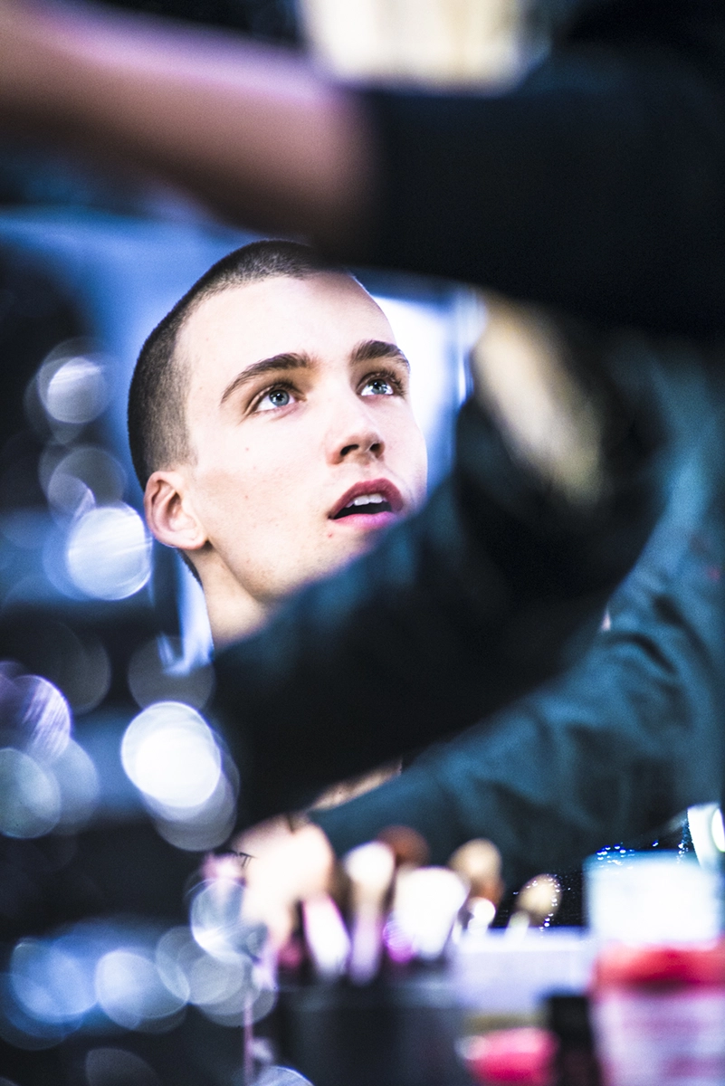 Momento en el backstage del desfile 