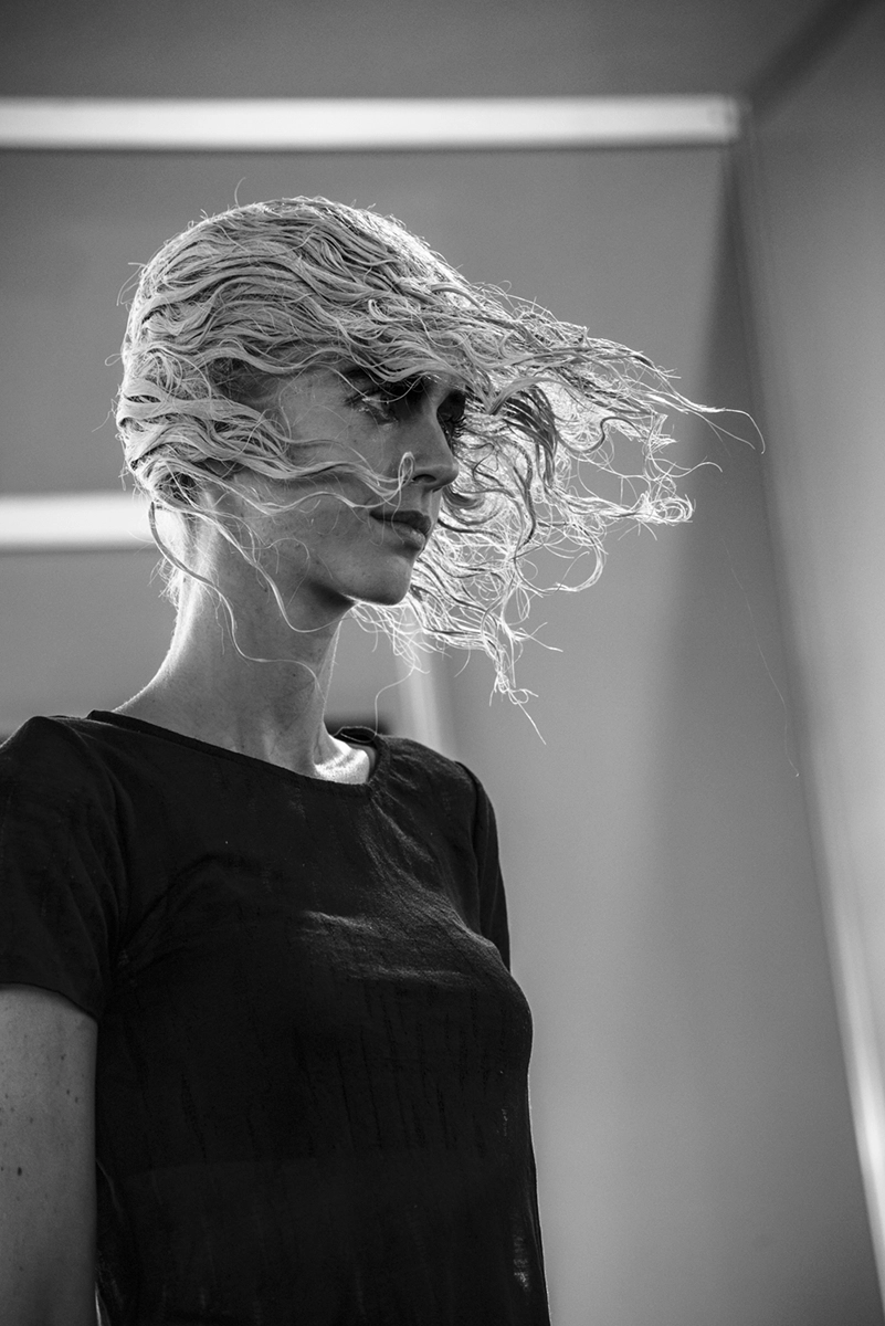 Momento en el backstage del desfile 