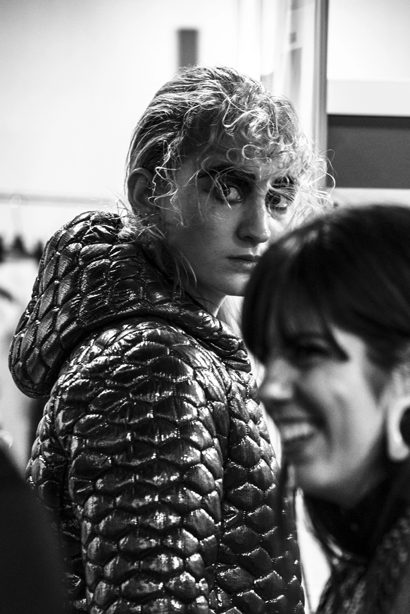 Momento en el backstage del desfile 