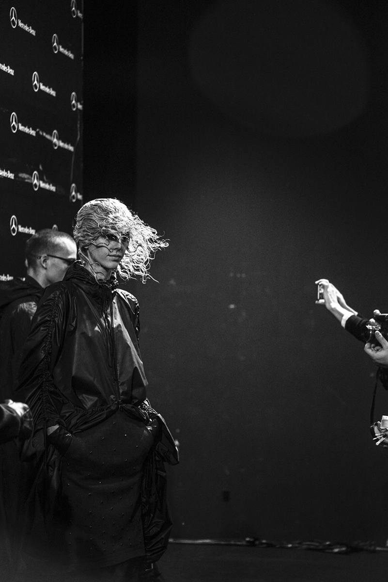 Momento en el backstage del desfile 