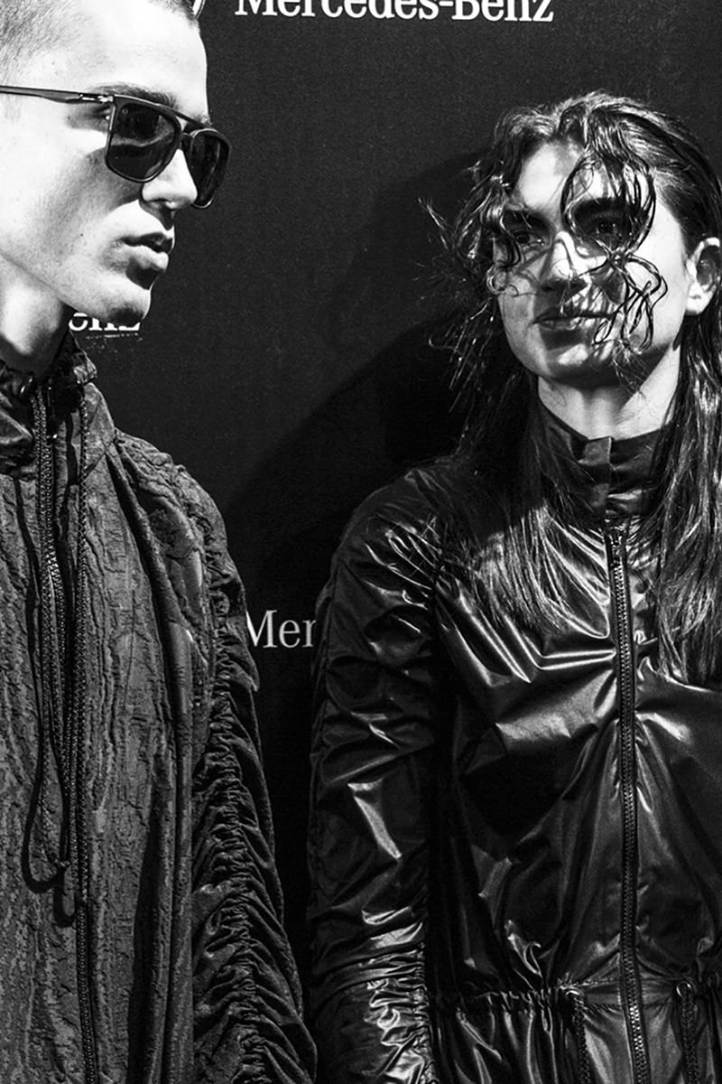 Momento en el backstage del desfile 