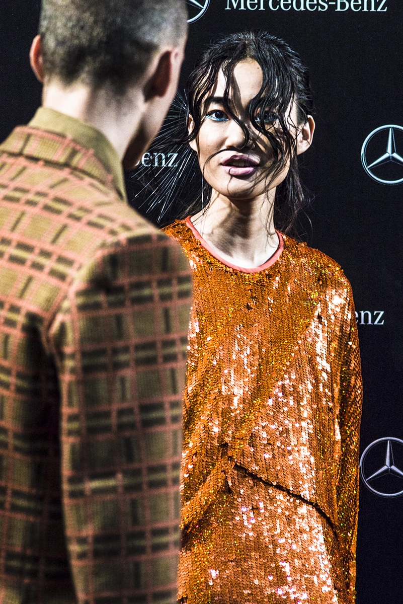 Momento en el backstage del desfile 