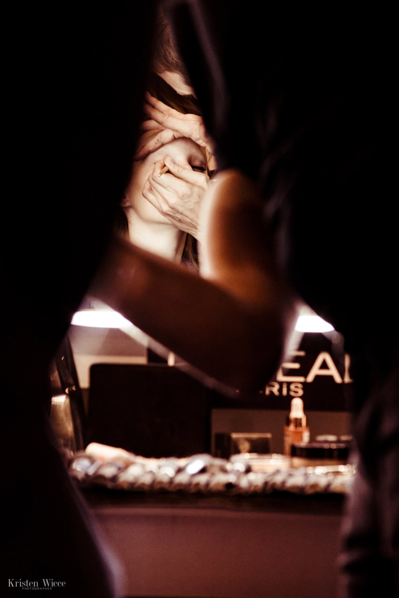 Momento en el backstage del desfile 