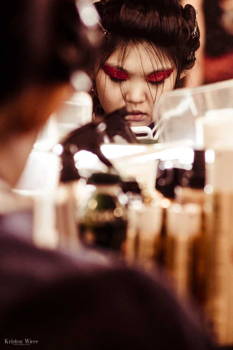 Momento en el backstage del desfile 