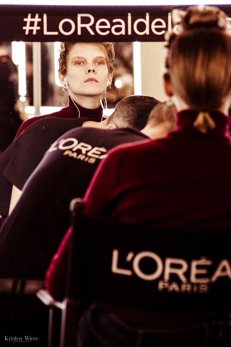 Momento en el backstage del desfile 