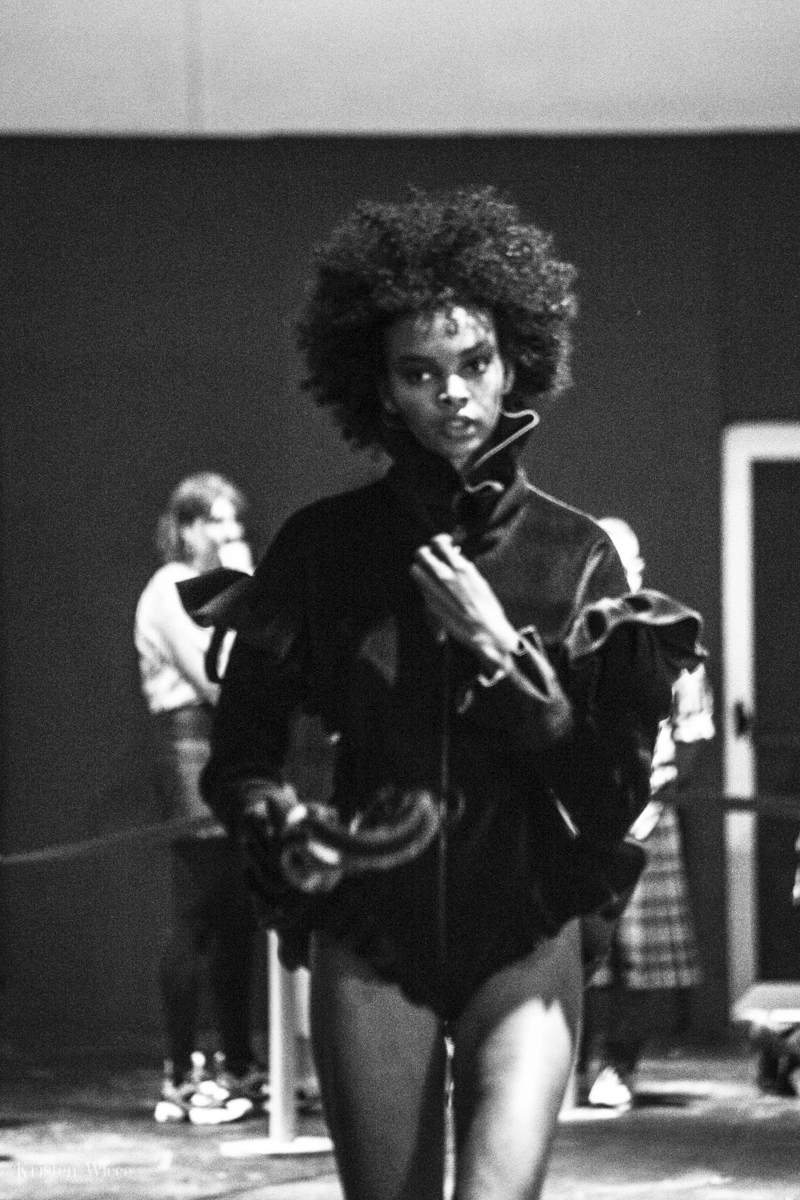 Momento en el backstage del desfile 