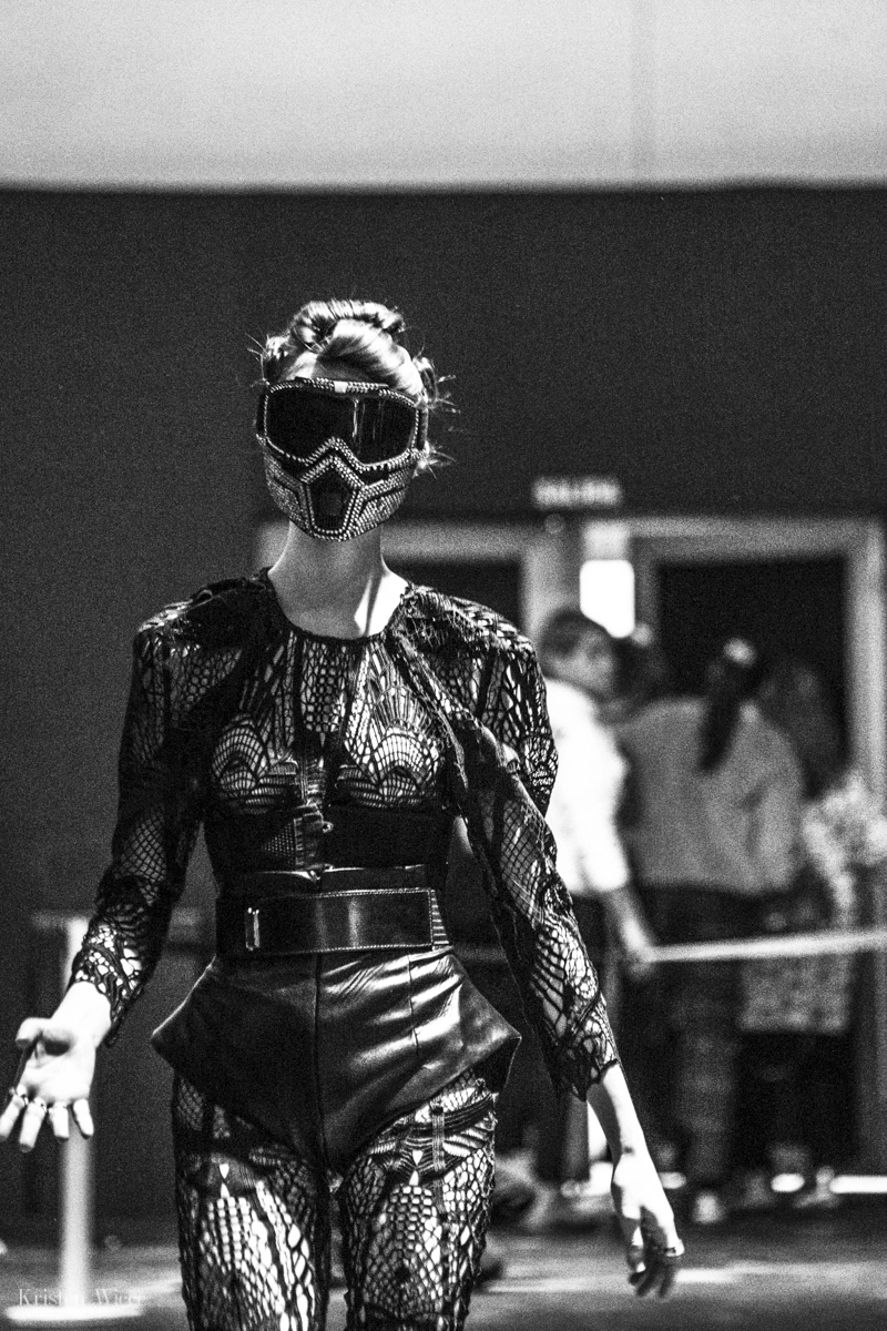 Momento en el backstage del desfile 