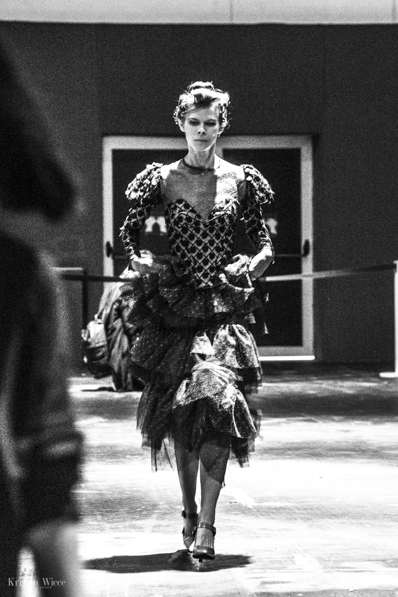 Momento en el backstage del desfile 