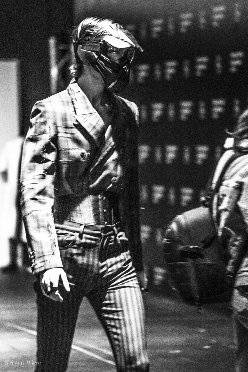 Momento en el backstage del desfile 