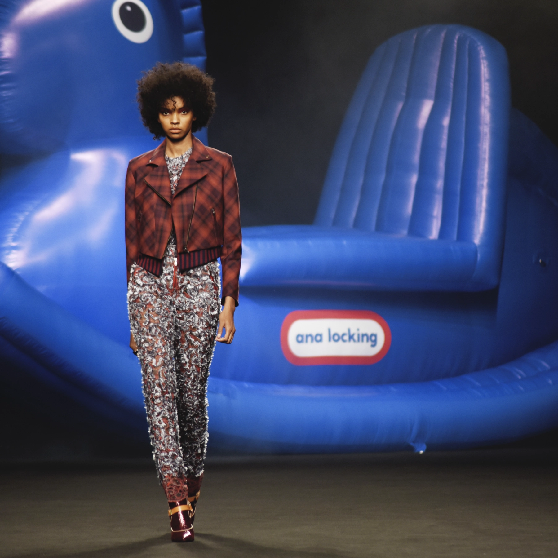 Momento del desfile “Kaspar Hauser”, colección otoño invierno 2019-20 de la diseñadora de moda Ana Locking en la Mercedes Benz Fashion Week de Madrid