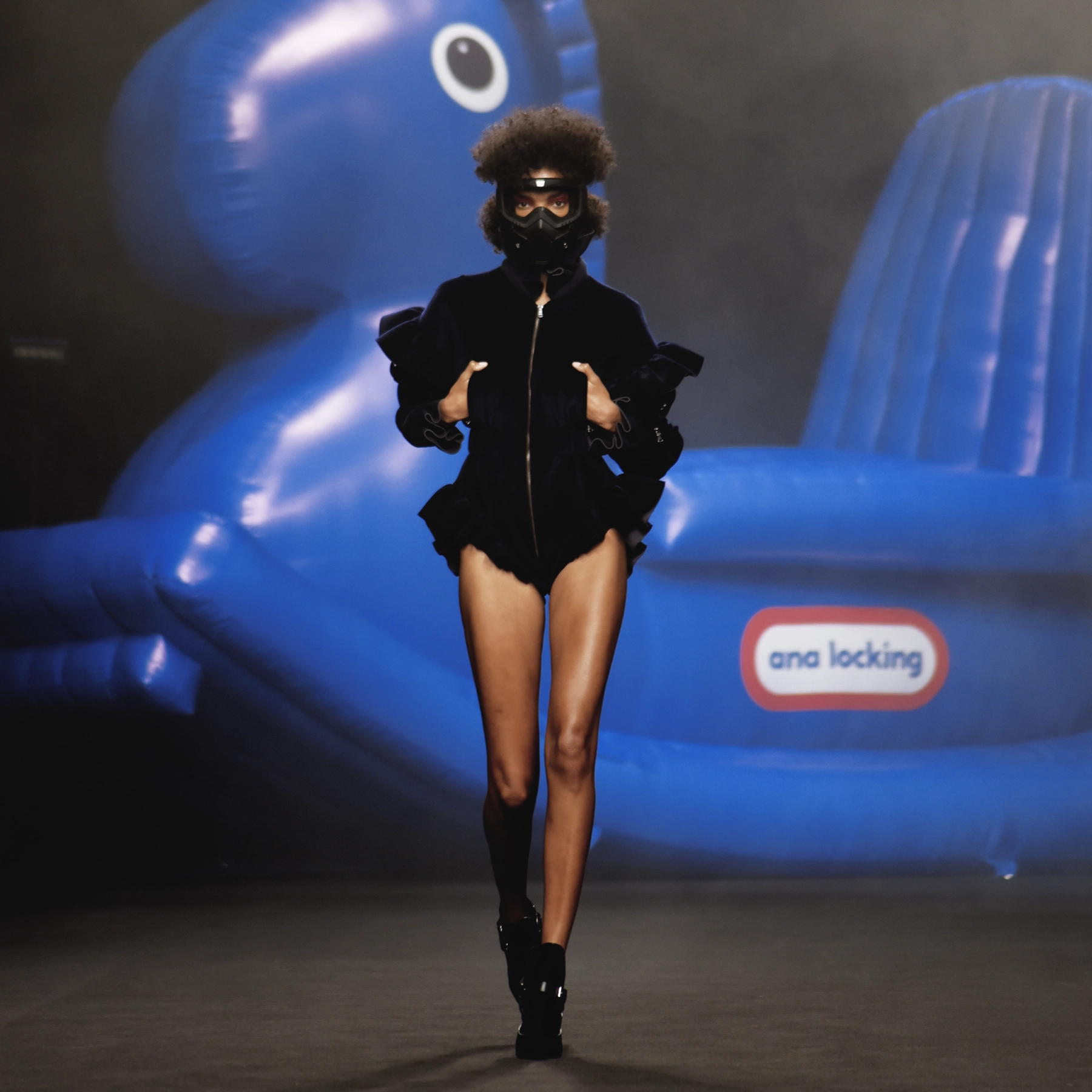 Momento del desfile “Kaspar Hauser”, colección otoño invierno 2019-20 de la diseñadora de moda Ana Locking en la Mercedes Benz Fashion Week de Madrid