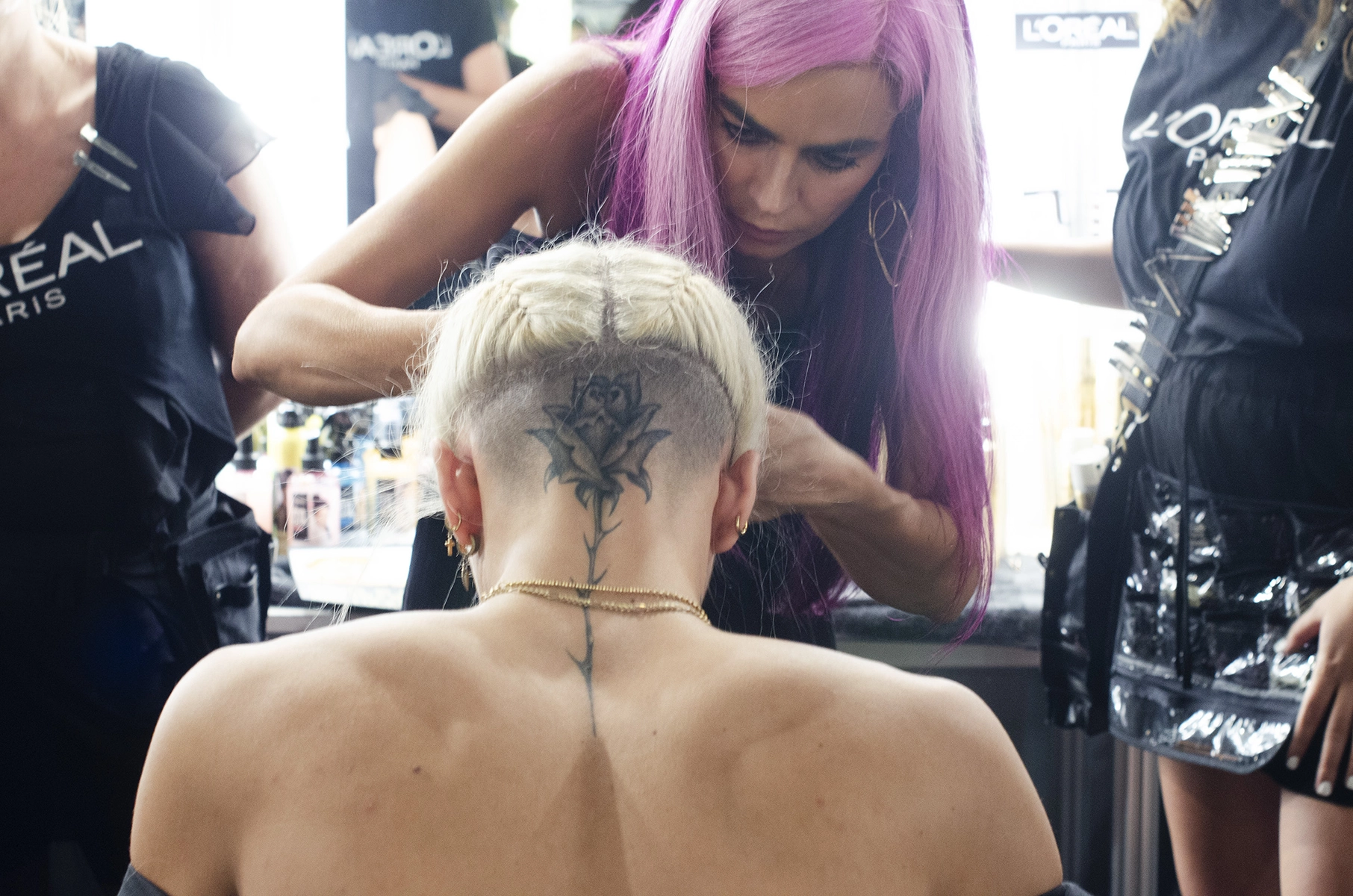 Momentos previos en el backstage del desfile 