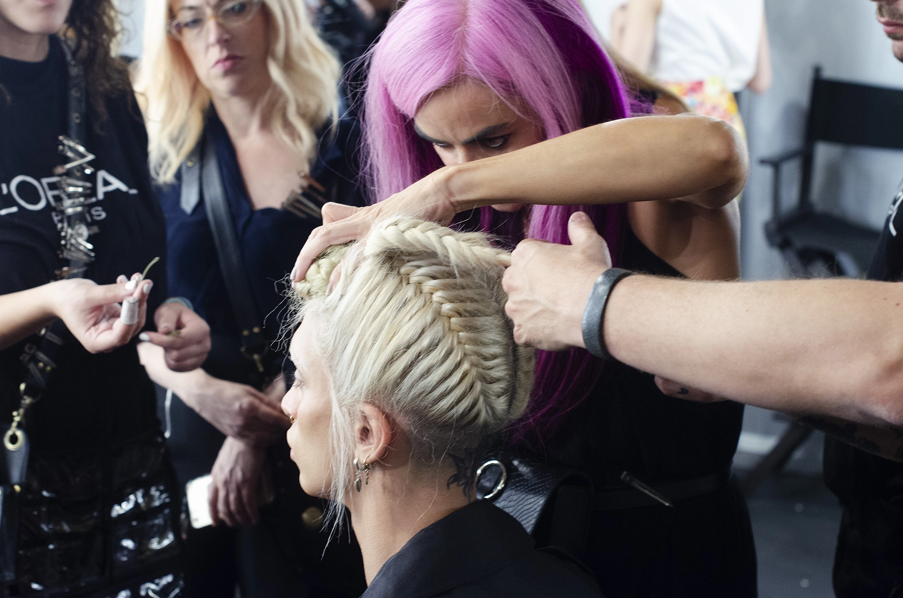 Momentos previos en el backstage del desfile 