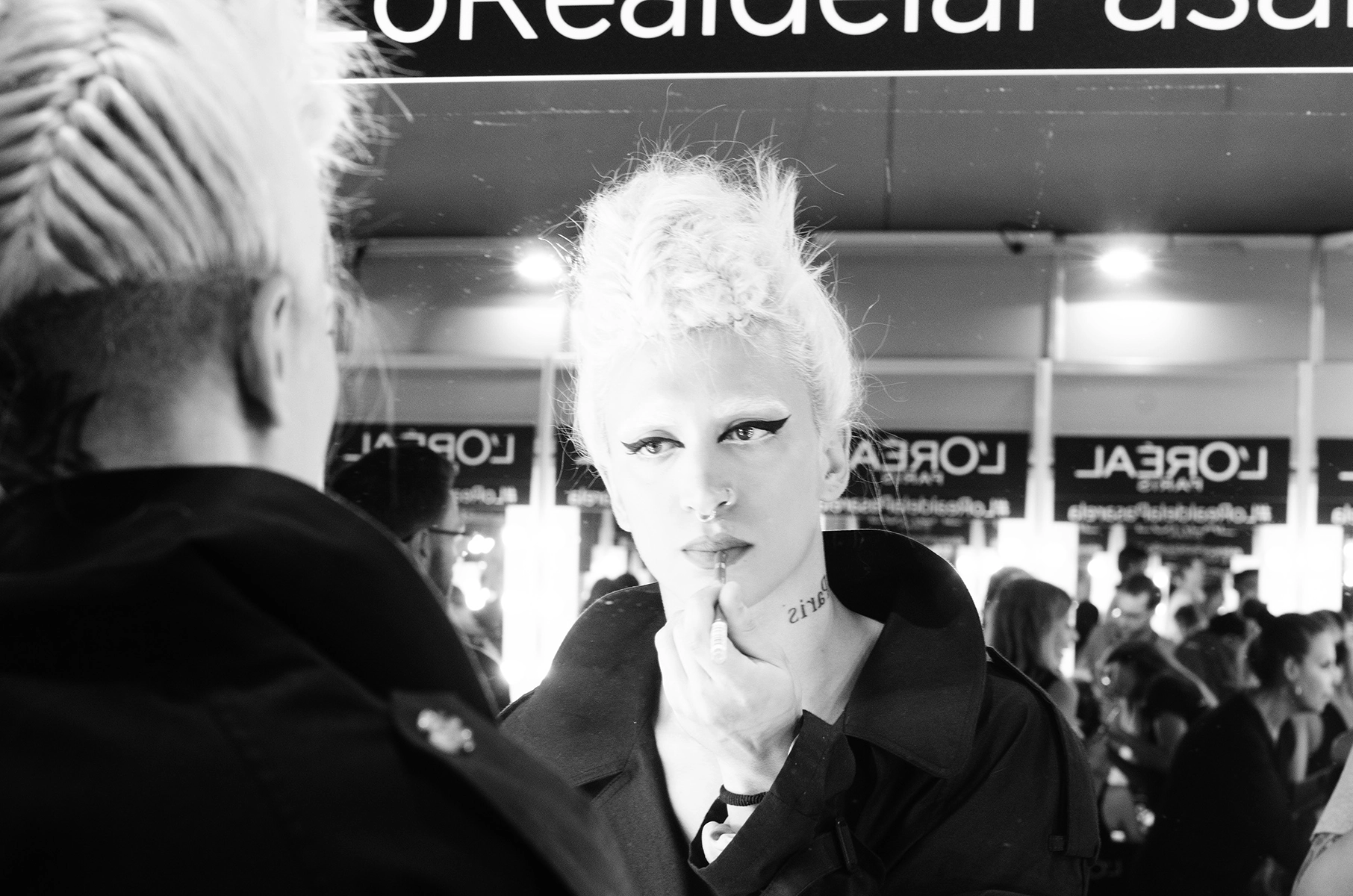 Momentos previos en el backstage del desfile 