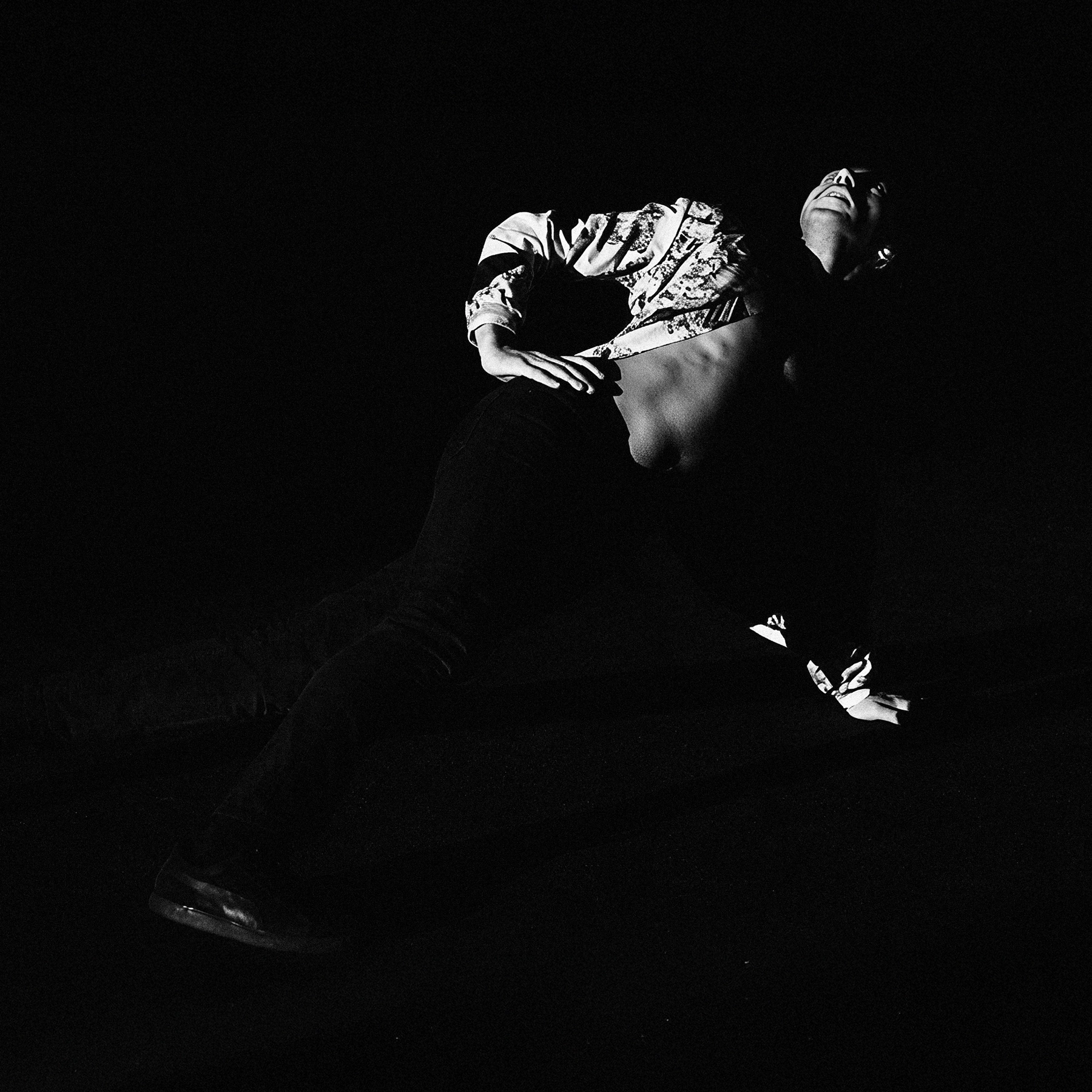 LSS de Yanou Ninja durante el comienzo del desfile “Realness”, colección primavera verano 2019 de la diseñadora de moda Ana Locking en la Mercedes Benz Fashion Week de Madrid.