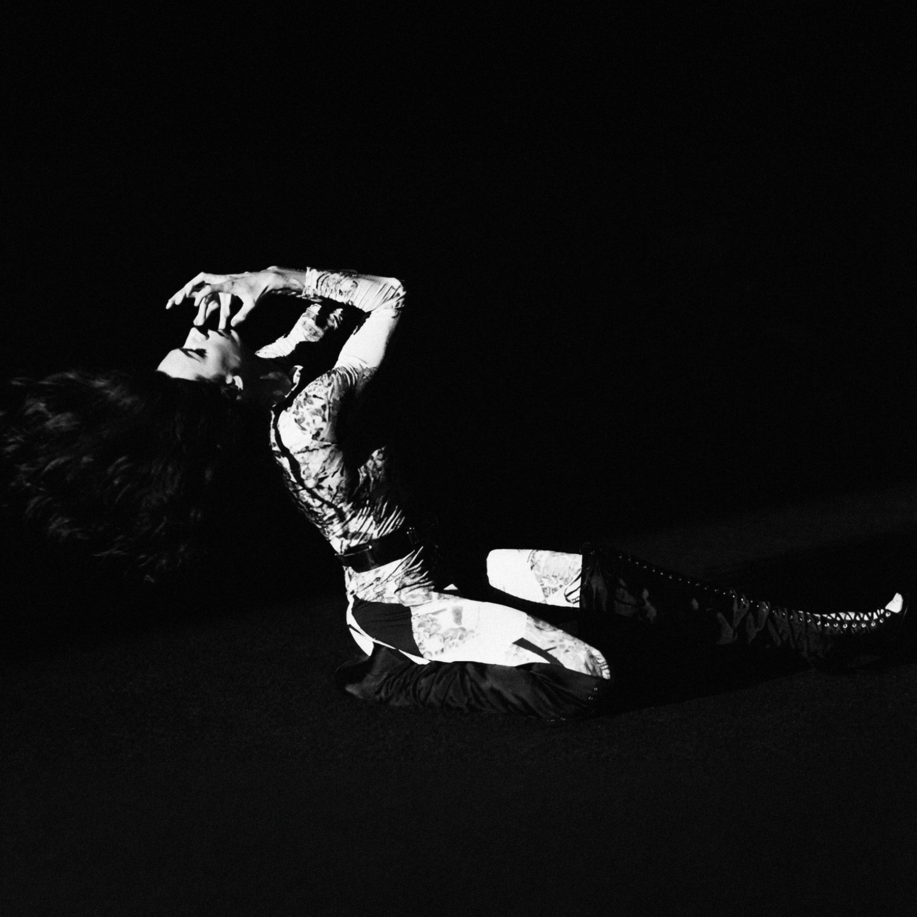 LSS de Cataleya durante el comienzo del desfile “Realness”, colección primavera verano 2019 de la diseñadora de moda Ana Locking en la Mercedes Benz Fashion Week de Madrid.