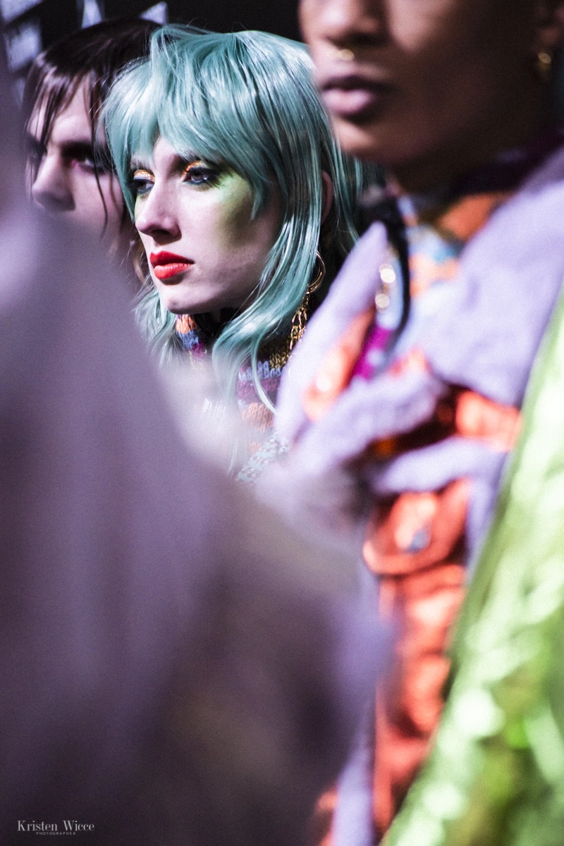 Momento en el backstage del desfile 