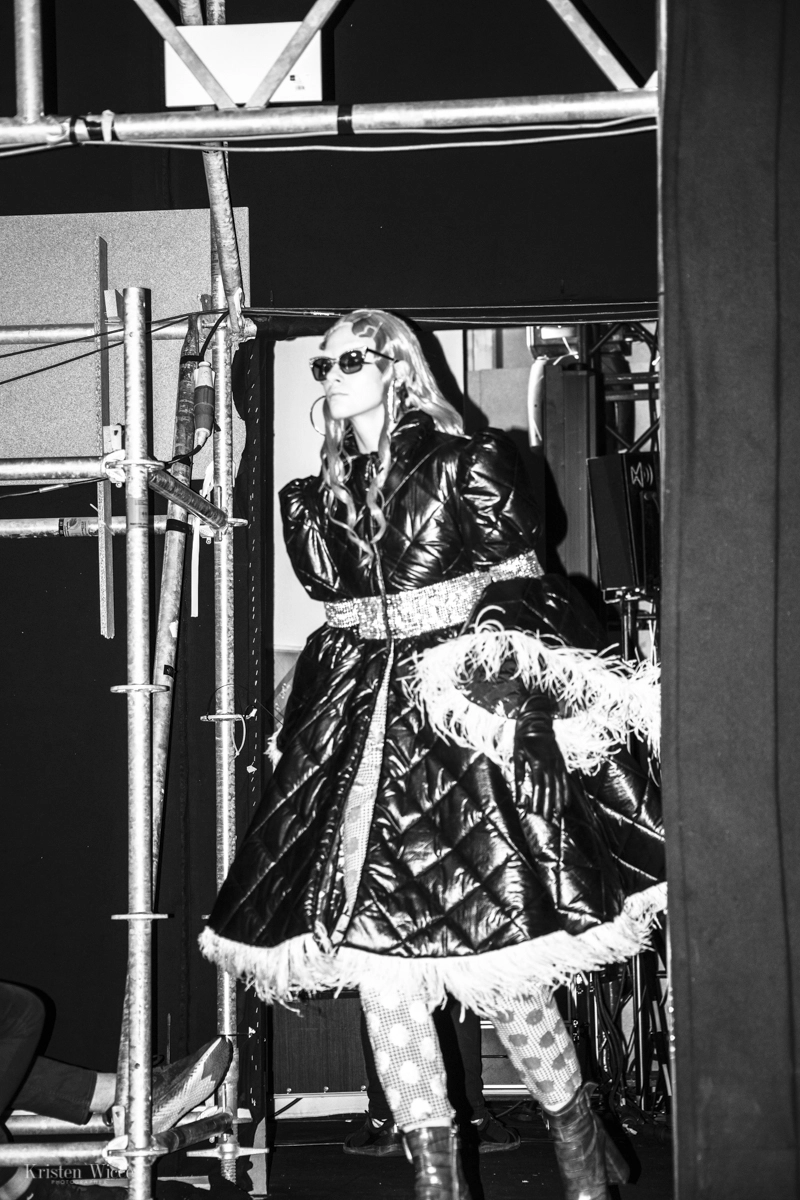 Momento en el backstage del desfile 