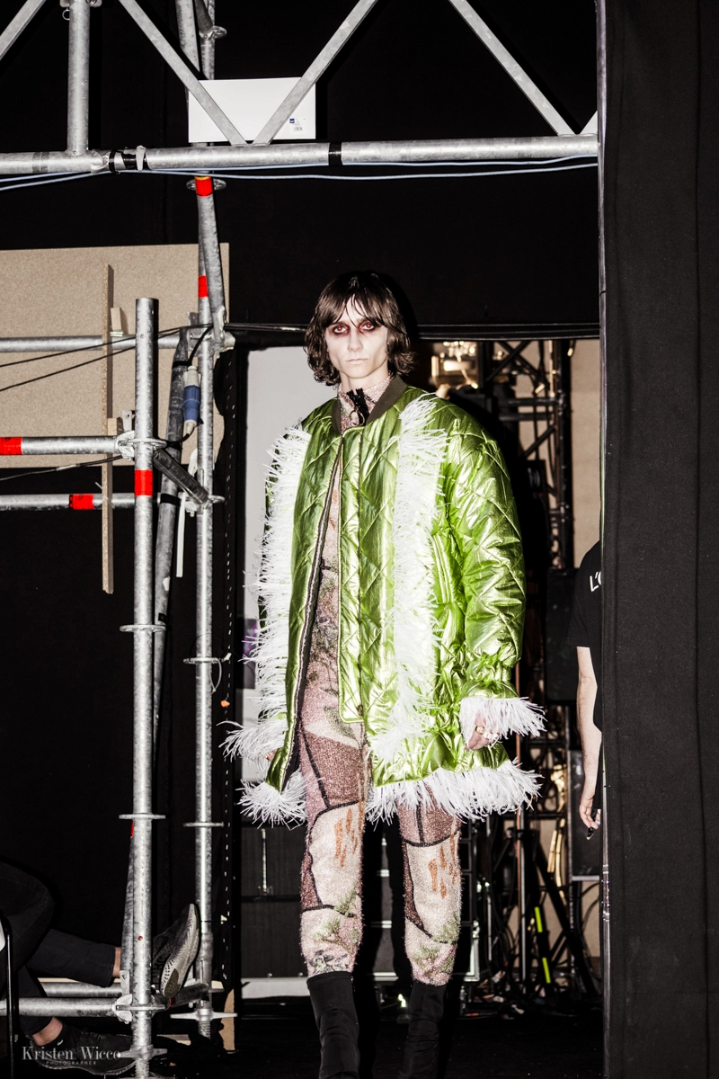 Momento en el backstage del desfile 