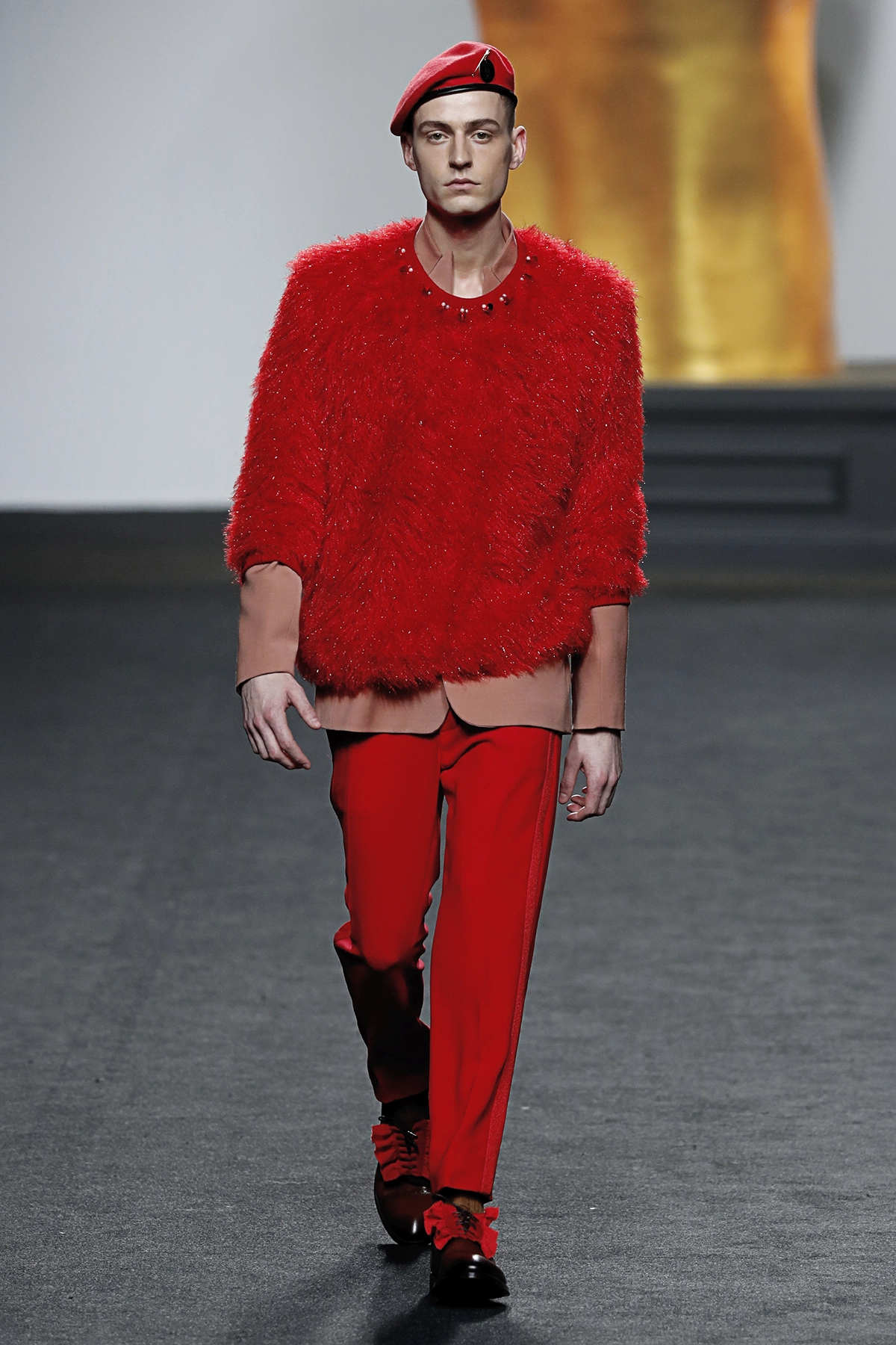 Look 17 de la colección “The Dreamer”, colección otoño invierno 2017-18 de la diseñadora de moda Ana Locking en la Mercedes Benz Fashion Week de Madrid.