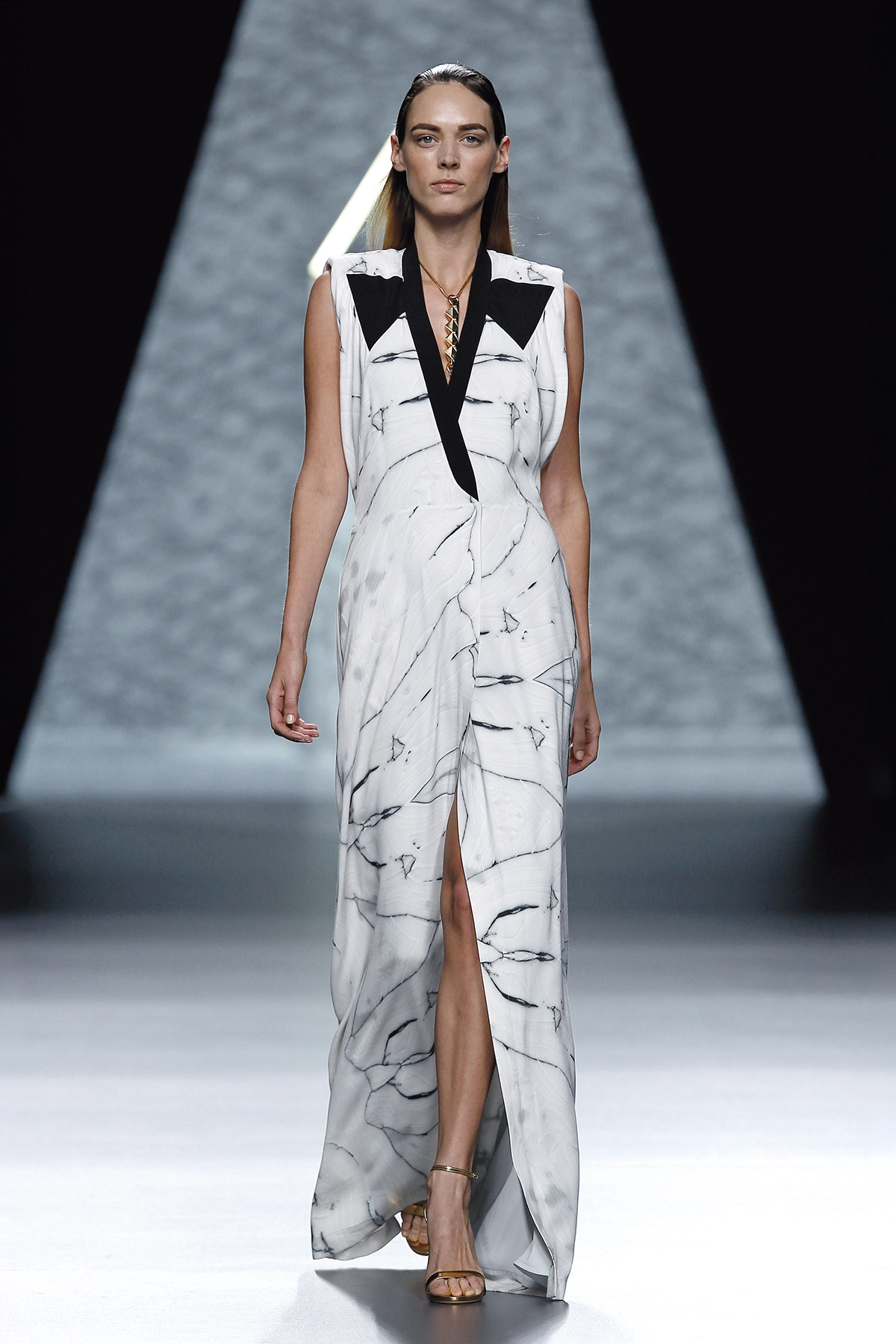 Look 01 de la colección 