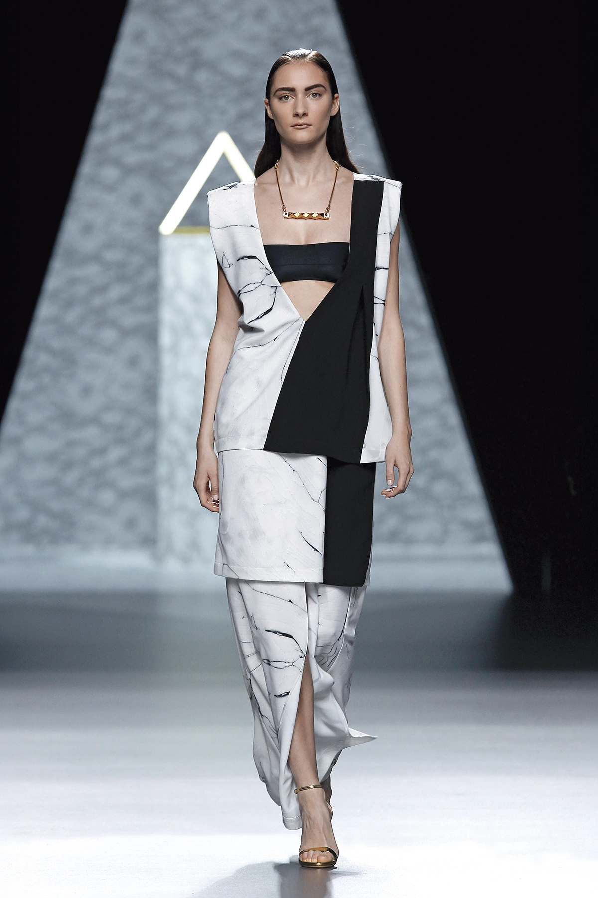 Look 06 de la colección 