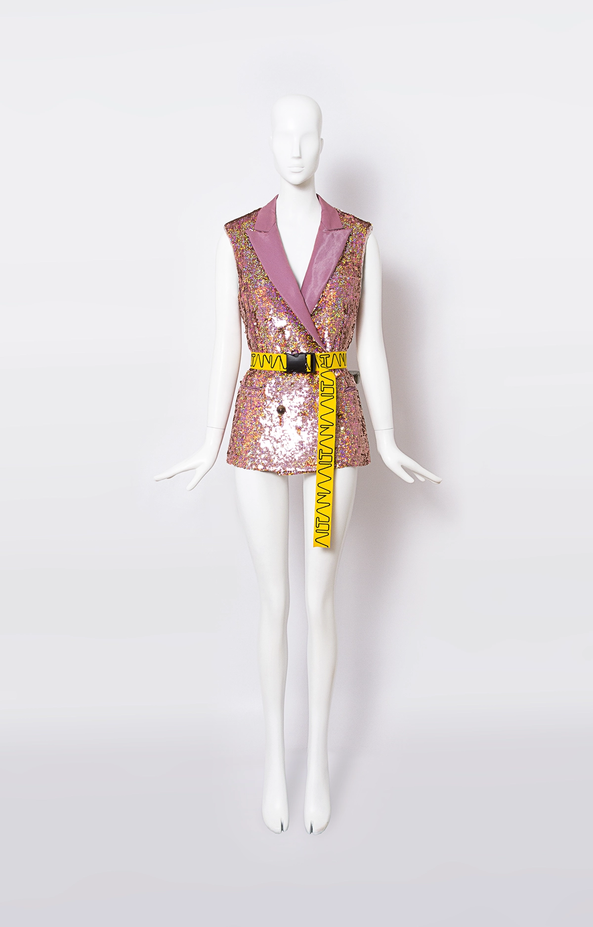 Look diseñado por Ana Locking para la gira 