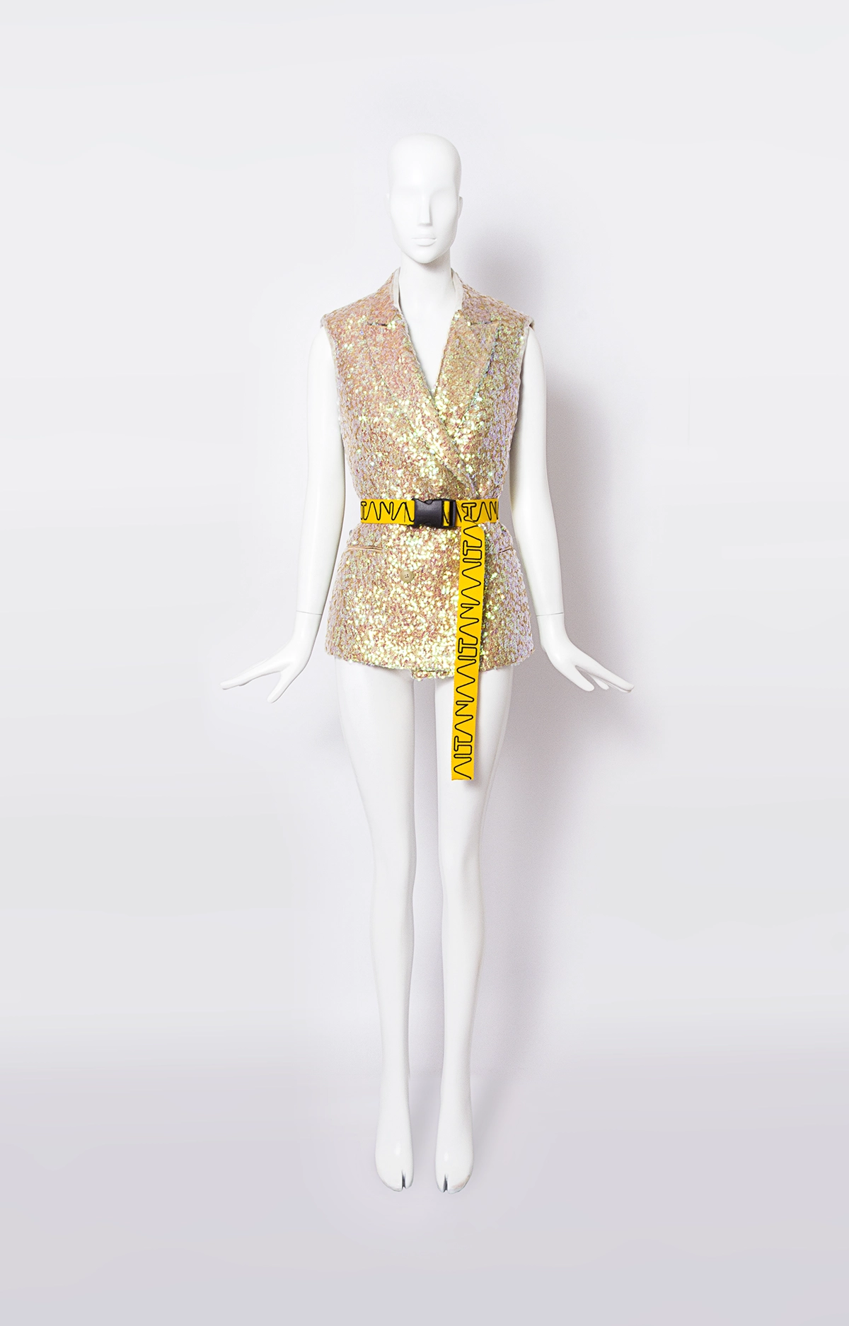 Look diseñado por Ana Locking para la gira 