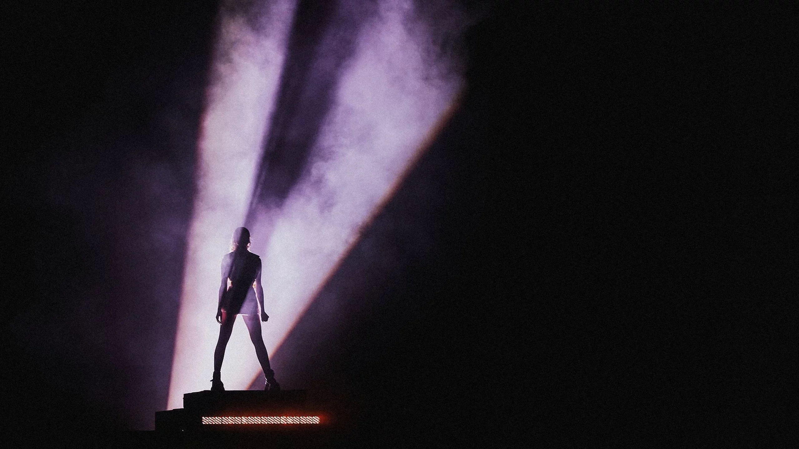 La cantante Aitana, con el vestuario de la gira 