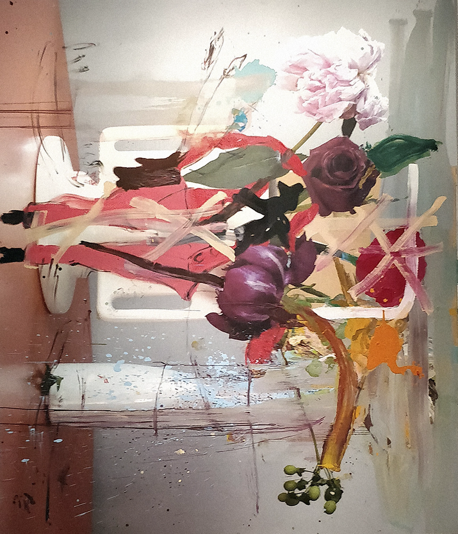 Lienzo de gran formato con una fotografía de un bodegón del cineasta Pedro Almodóvar intervenido junto al artistas Jorge Galindo, jarrón de la colección 