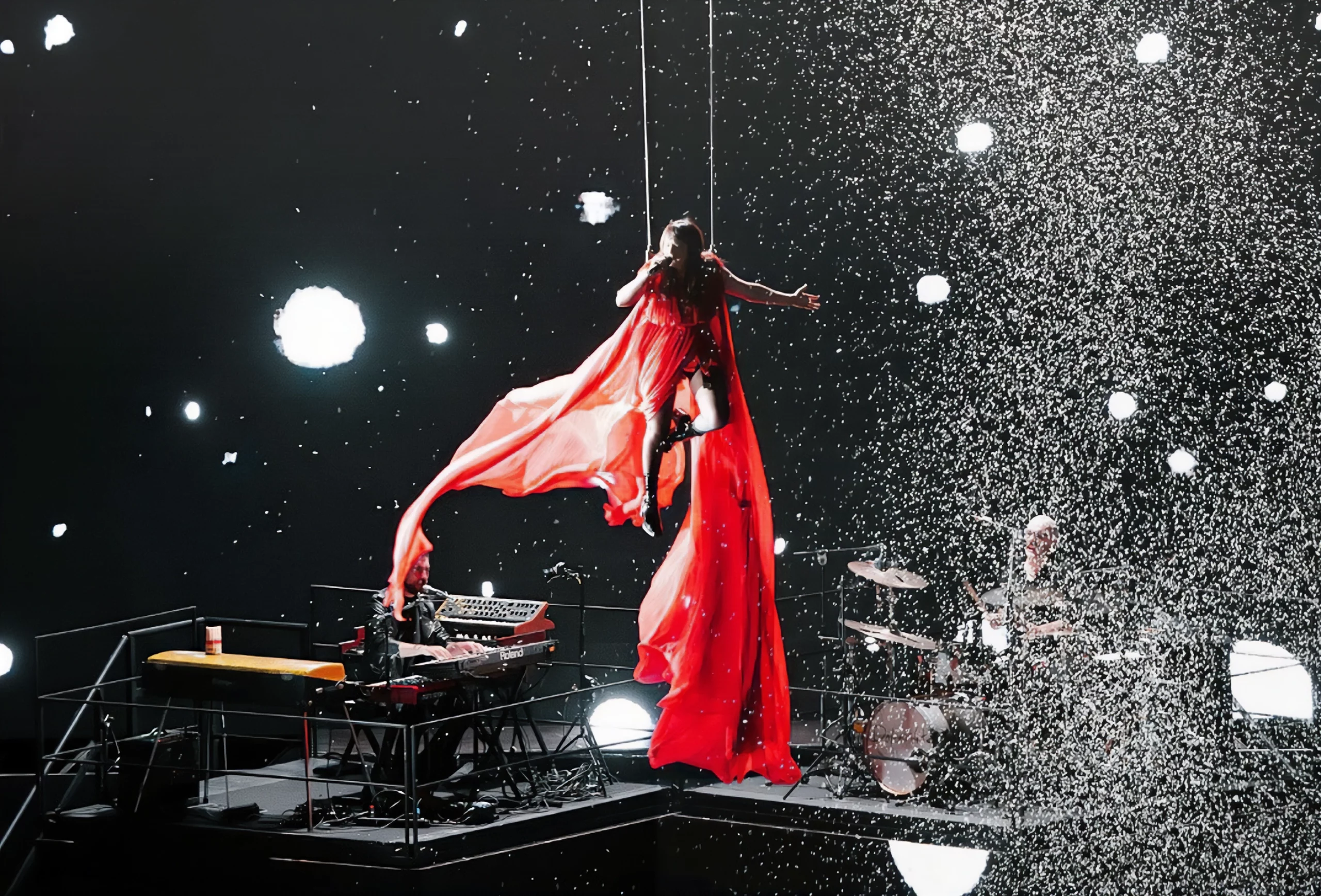 Vestido y capa de Ana Locking creado para la gira 