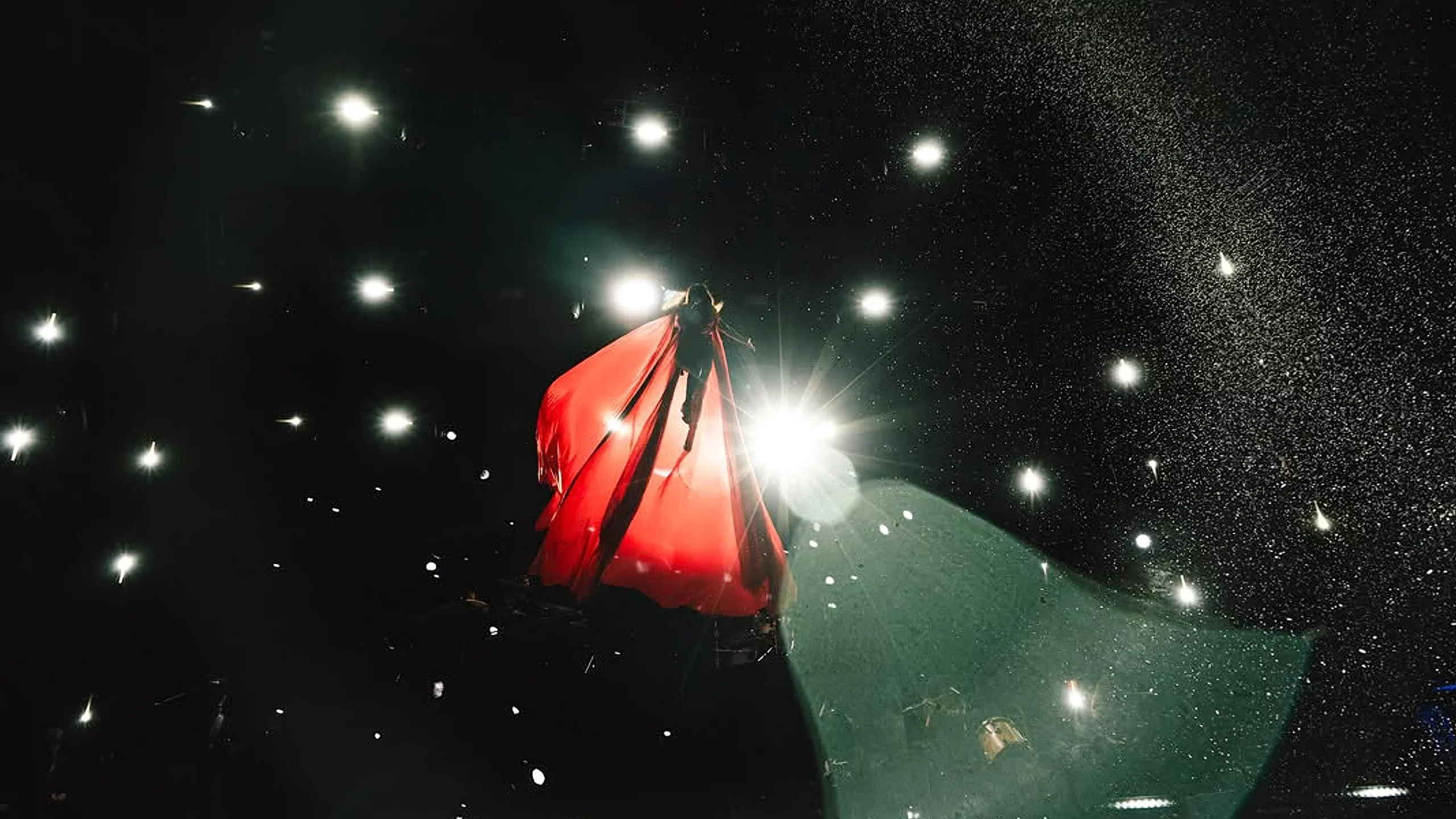 Vestido y capa de Ana Locking creado para la gira 