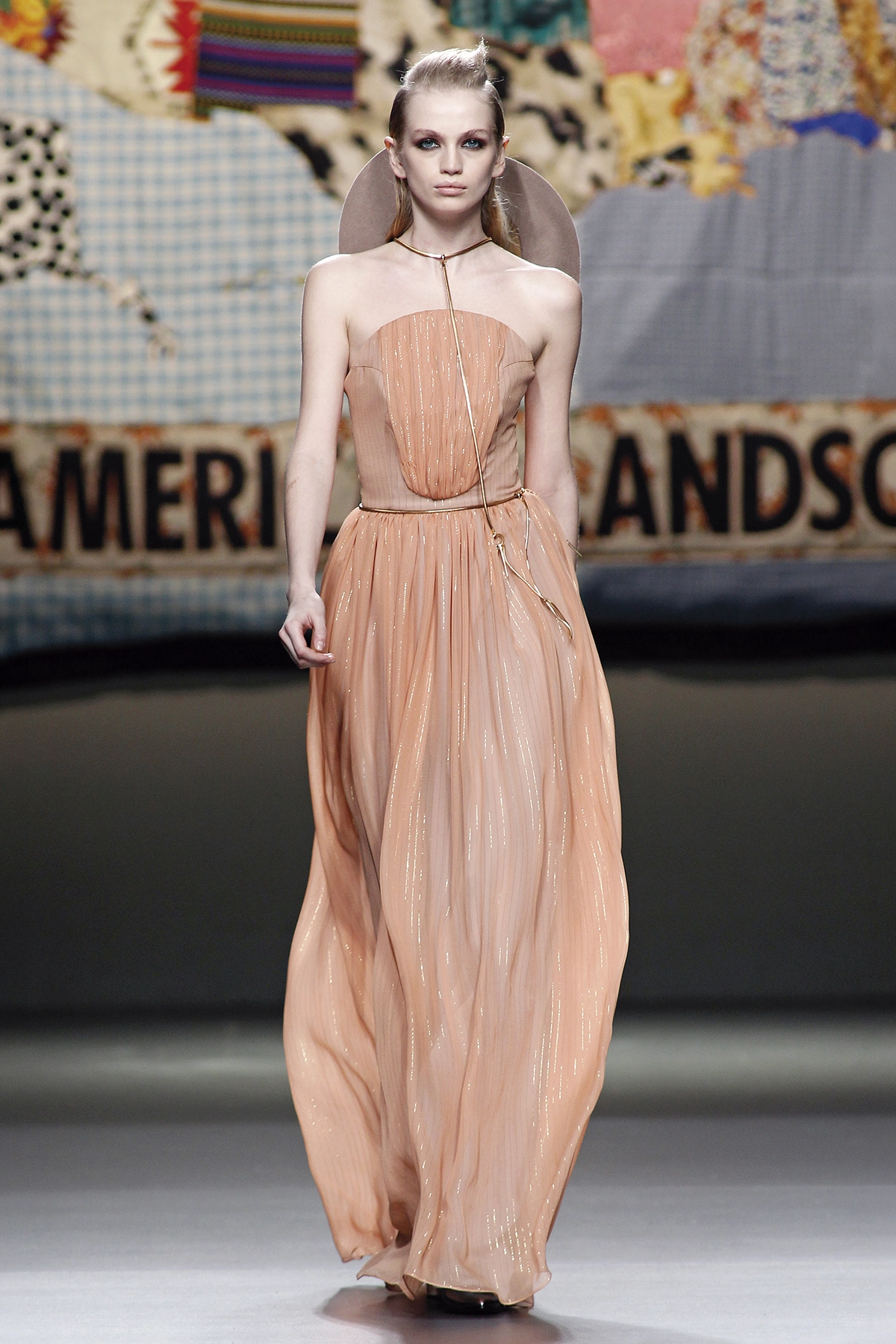 Look 32 de la colección “American Landscape”, colección otoño invierno 2014-15 de la diseñadora de moda Ana Locking en la Mercedes Benz Fashion Week de Madrid.