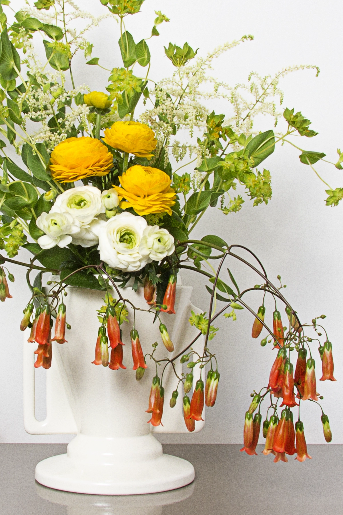 Colección artesanal de jarrones cerámicos esmaltados. Diseño Amphora B02