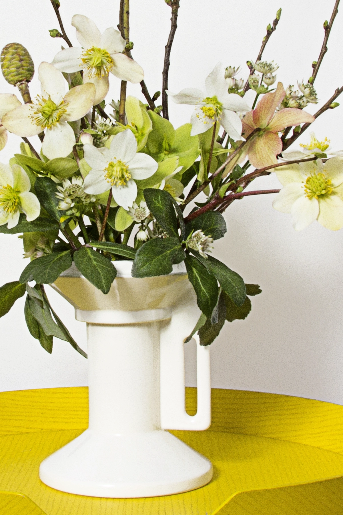 Colección artesanal de jarrones cerámicos esmaltados. Diseño Amphora B03