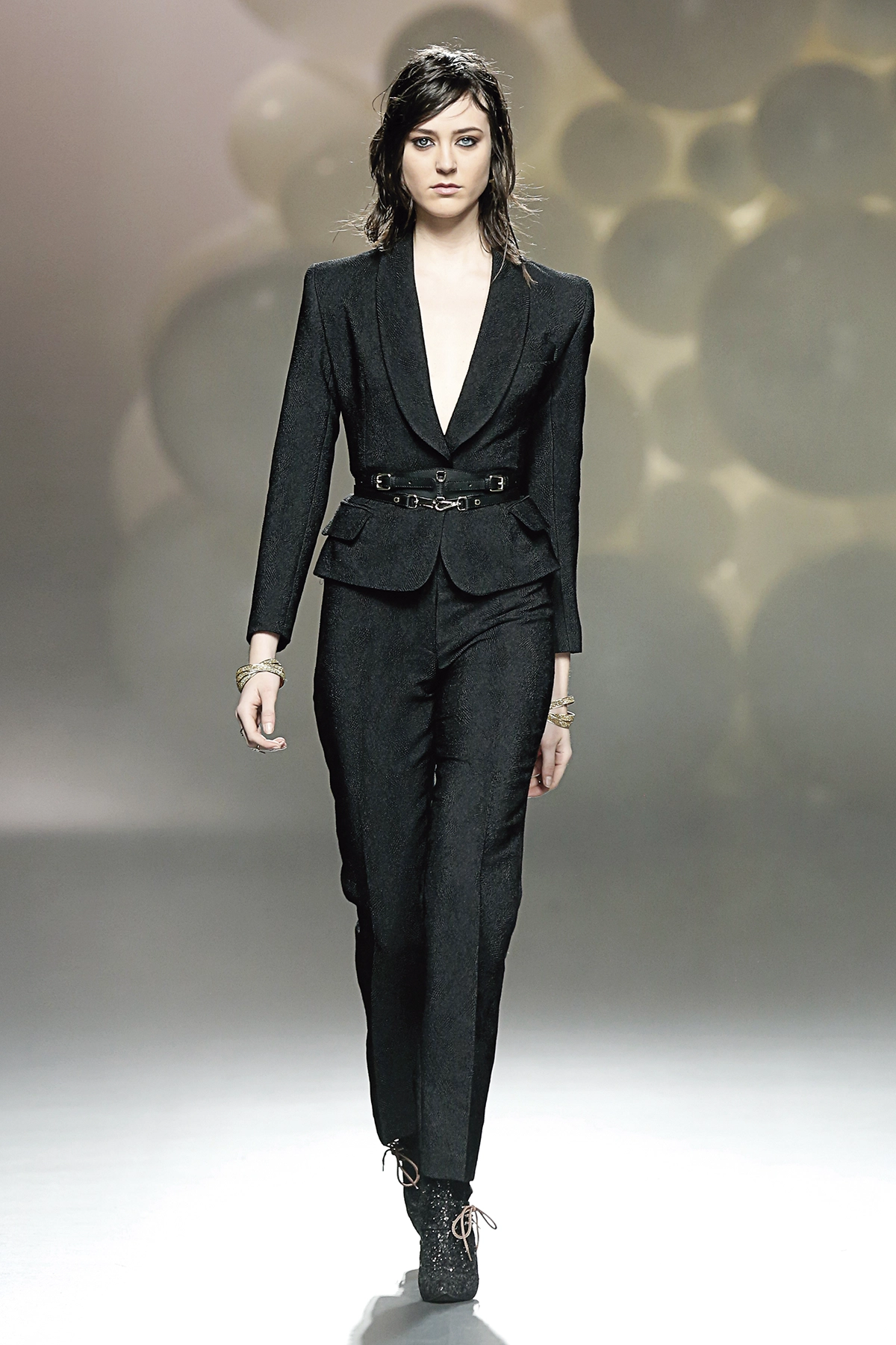 Look 34 de la colección “Antihero”, colección otoño invierno 2016-17 de la diseñadora de moda Ana Locking en la Mercedes Benz Fashion Week de Madrid.