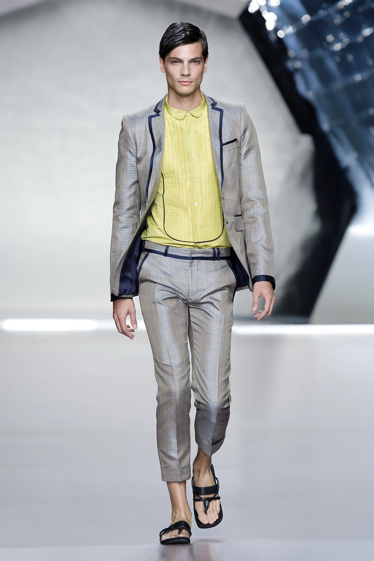 Look 09 de la colección “Arc d´hysterie”, colección primavera verano 2009 de la diseñadora de moda Ana Locking en la Mercedes Benz Fashion Week de Madrid.