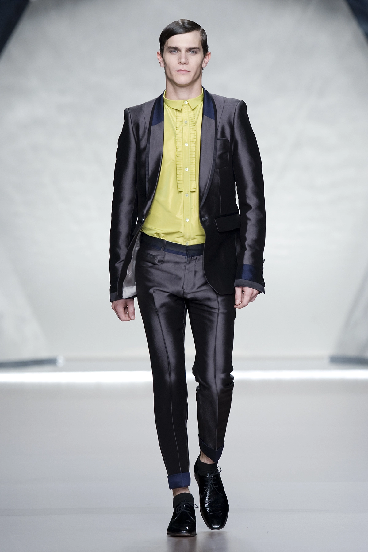 Look 14 de la colección “Arc d´hysterie”, colección primavera verano 2009 de la diseñadora de moda Ana Locking en la Mercedes Benz Fashion Week de Madrid.