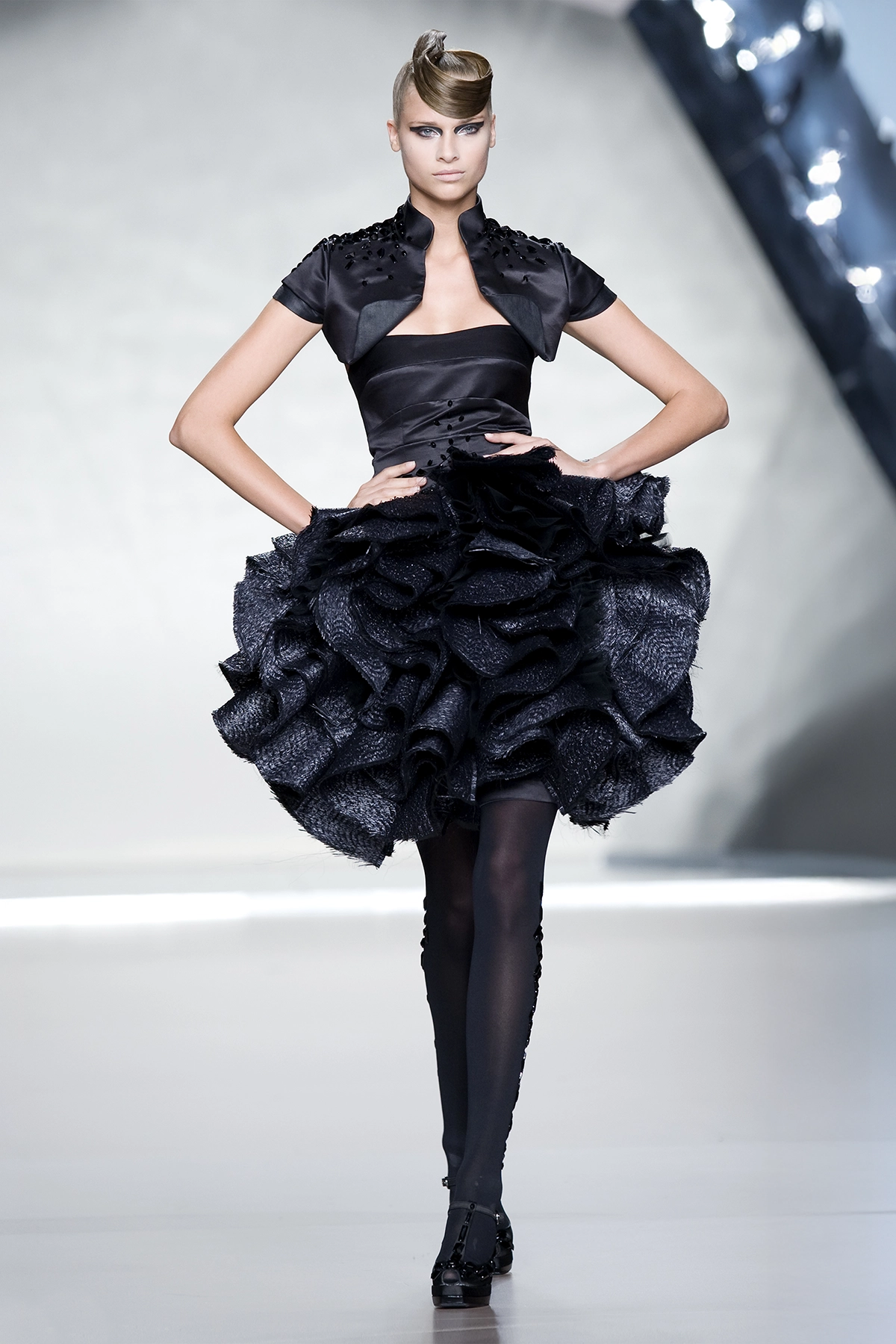 Look 19 de la colección “Arc d´hysterie”, colección primavera verano 2009 de la diseñadora de moda Ana Locking en la Mercedes Benz Fashion Week de Madrid.